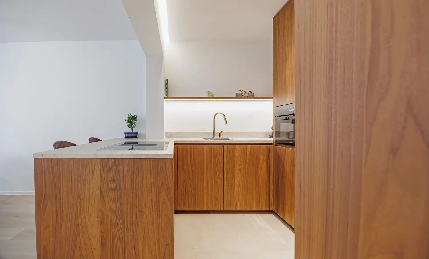Instapklaar 3 slaapkamer- appartement in de Zoutelaan. foto 7