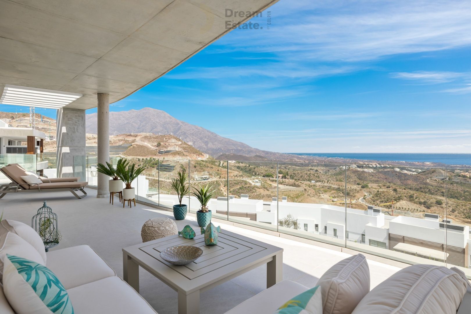 Instapklaar penthouse van topkwaliteit te Real de la Quinta foto {{pictureIndex}}