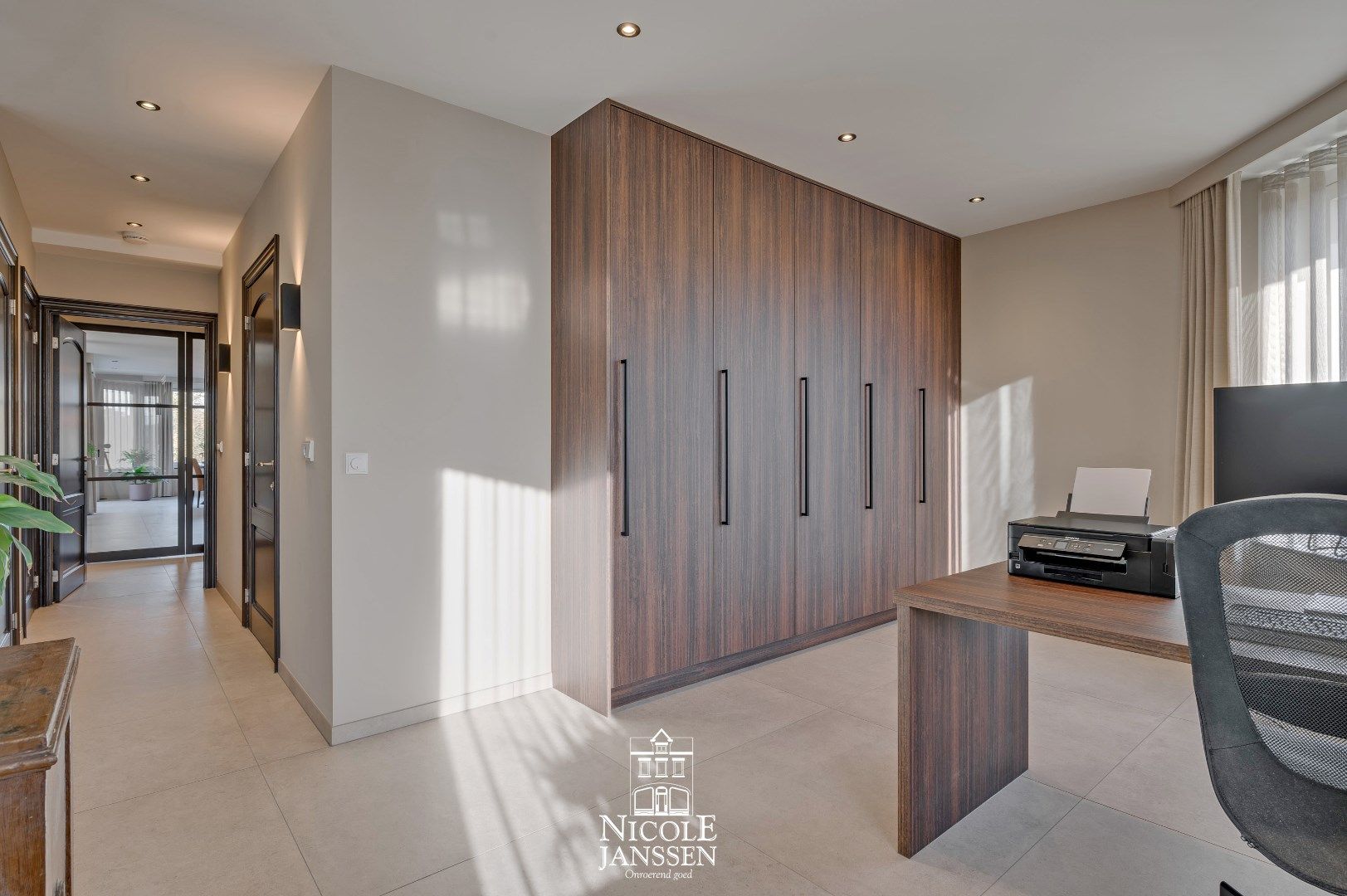 Prachtig luxueus appartement met 2 slaapkamers, kantoorruimte en ondergrondse garage foto 11