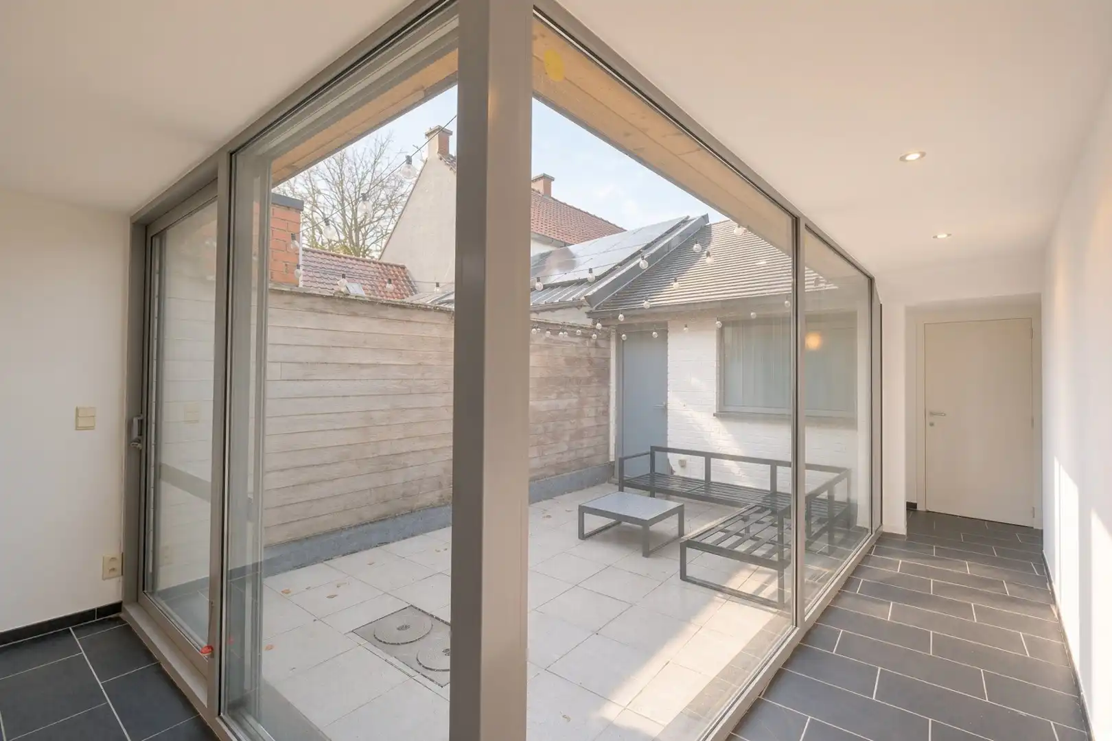 Roeselare - Woning met 2 slpks, ruime badkamer en terras! foto 7