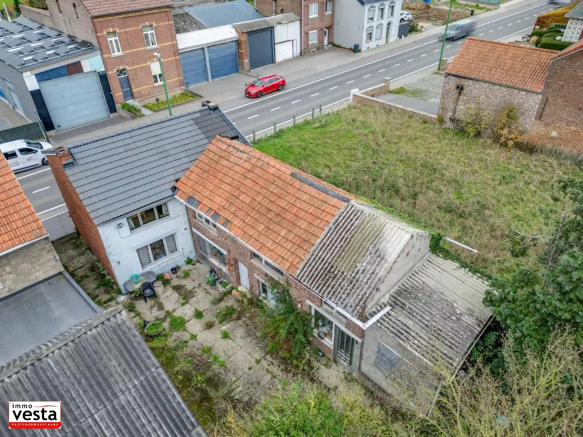 Te renoveren woning op goede locatie foto 6