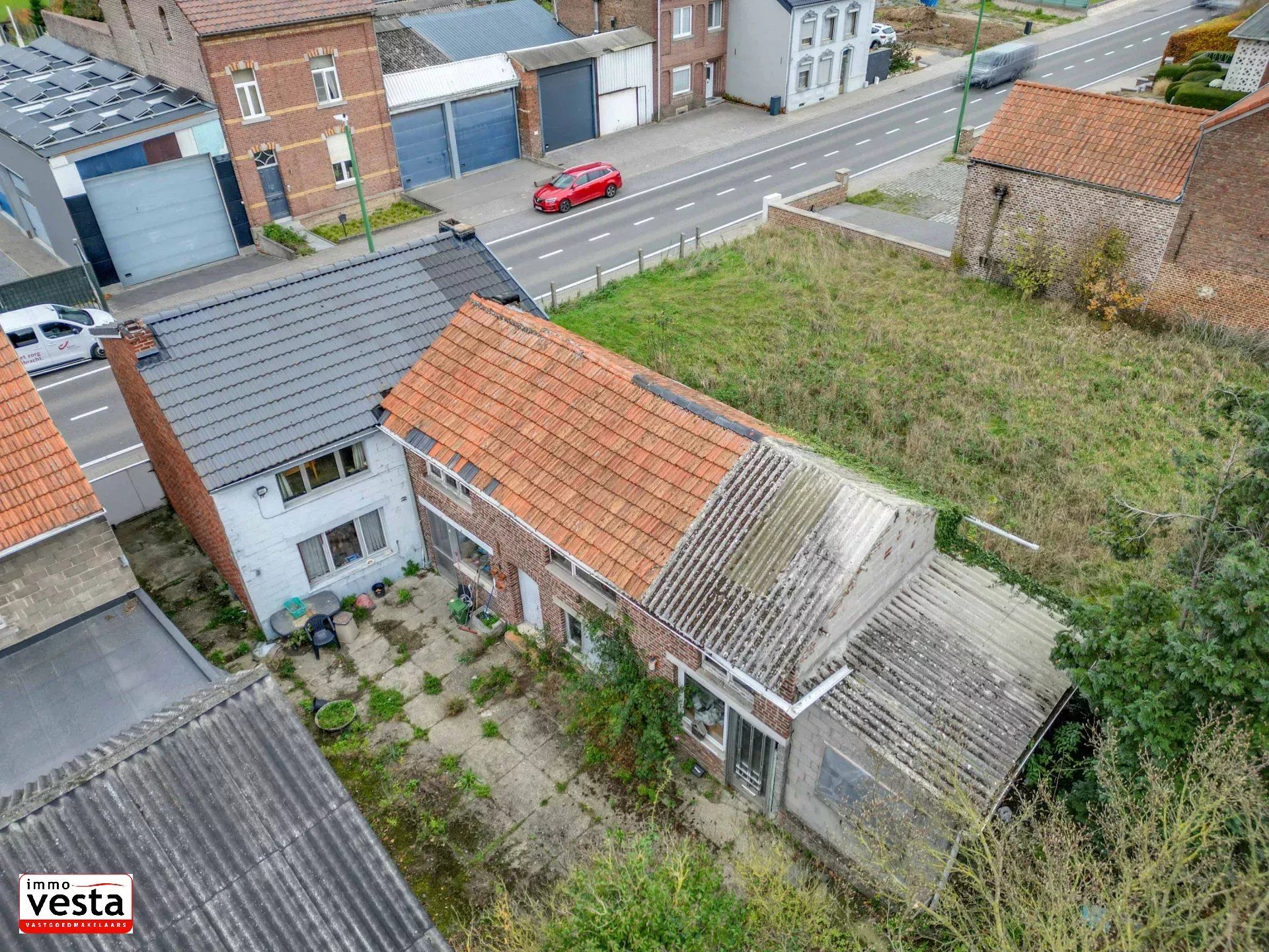 Te renoveren woning op goede locatie foto 6