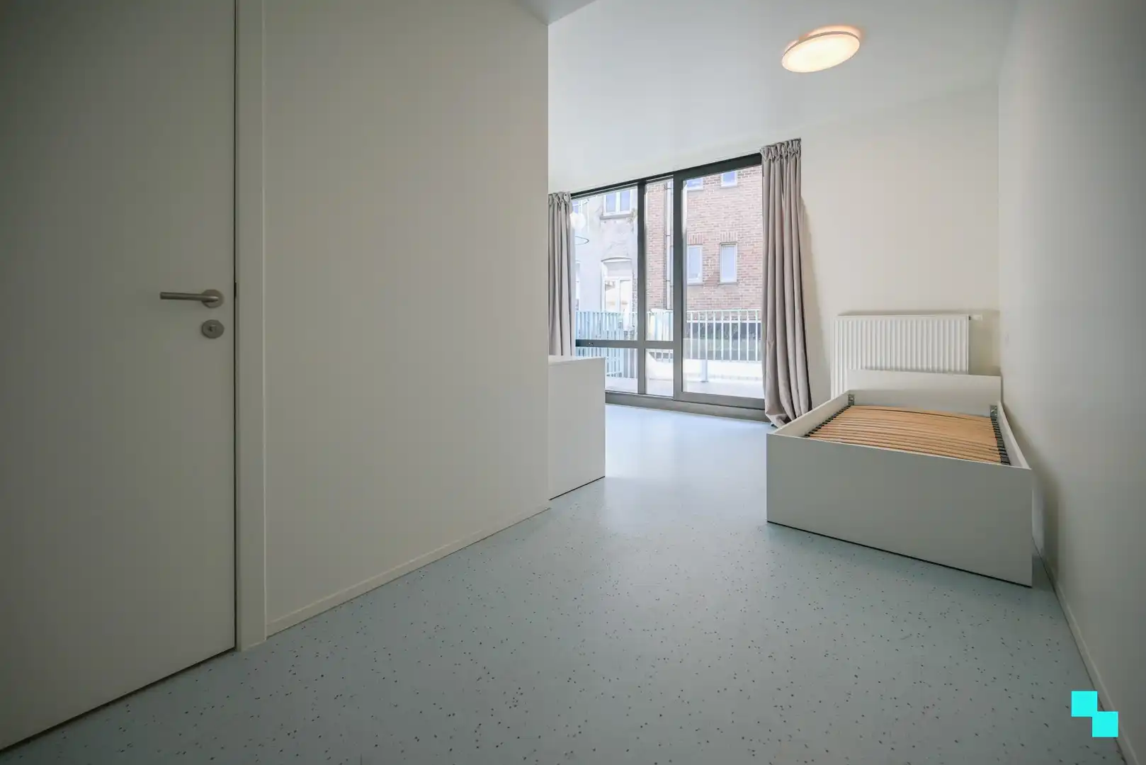 Studentenkamer met eigen badkamer en terras, centrum Kortrijk foto 6