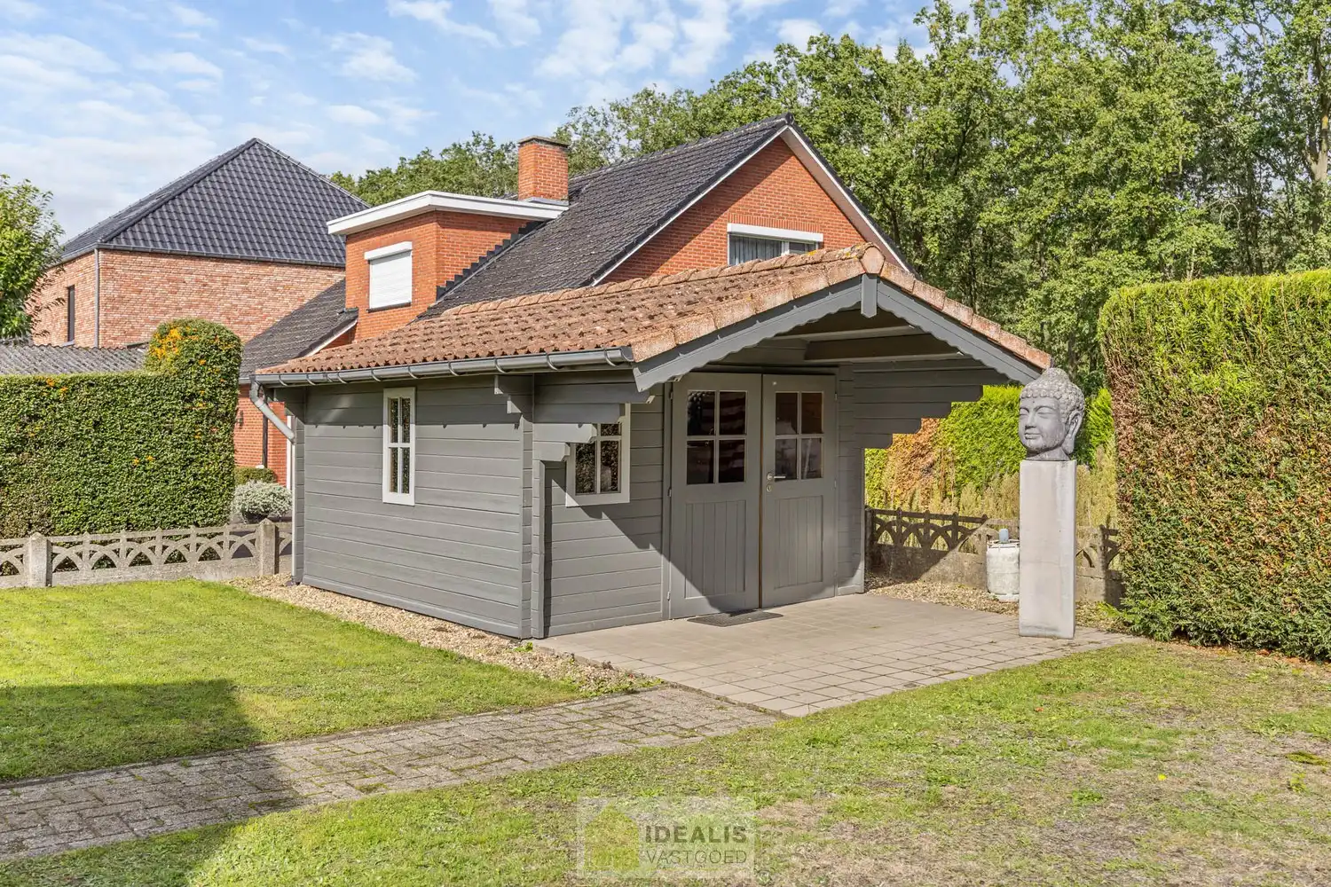 IDEALIS VASTGOED – INSTAPKLARE EENGEZINSWONING MET 4 SLAAPKAMERS EN EEN BEWOONBARE OPPERVLAKTE VAN +- 195M² OP EEN PERCEEL VAN +- 9A 20CA IN KLEINE-BROGEL (PEER). De woning is gelegen vlak bij de dorpskern van het gezellige kleine-Brogel en op enkele minuten verwijderd van de centra van Peer, Kaulille, Bocholt en Pelt. Ideaal voor zij die op zoek zijn naar een ruime instapklare woning met 4 slaapkamers!! foto 30