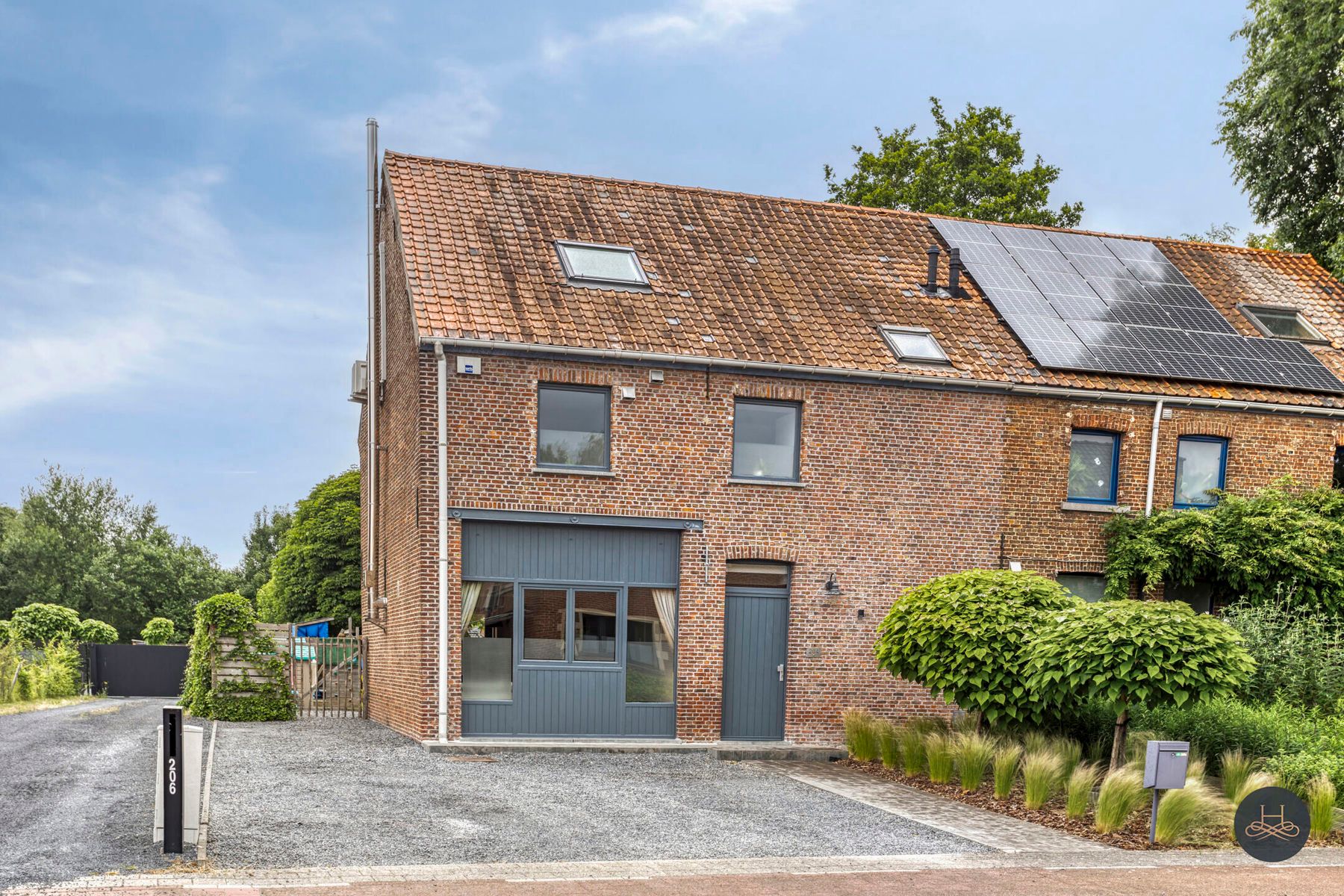 Charmante, gerenoveerde halfopen woning met grote tuin foto {{pictureIndex}}