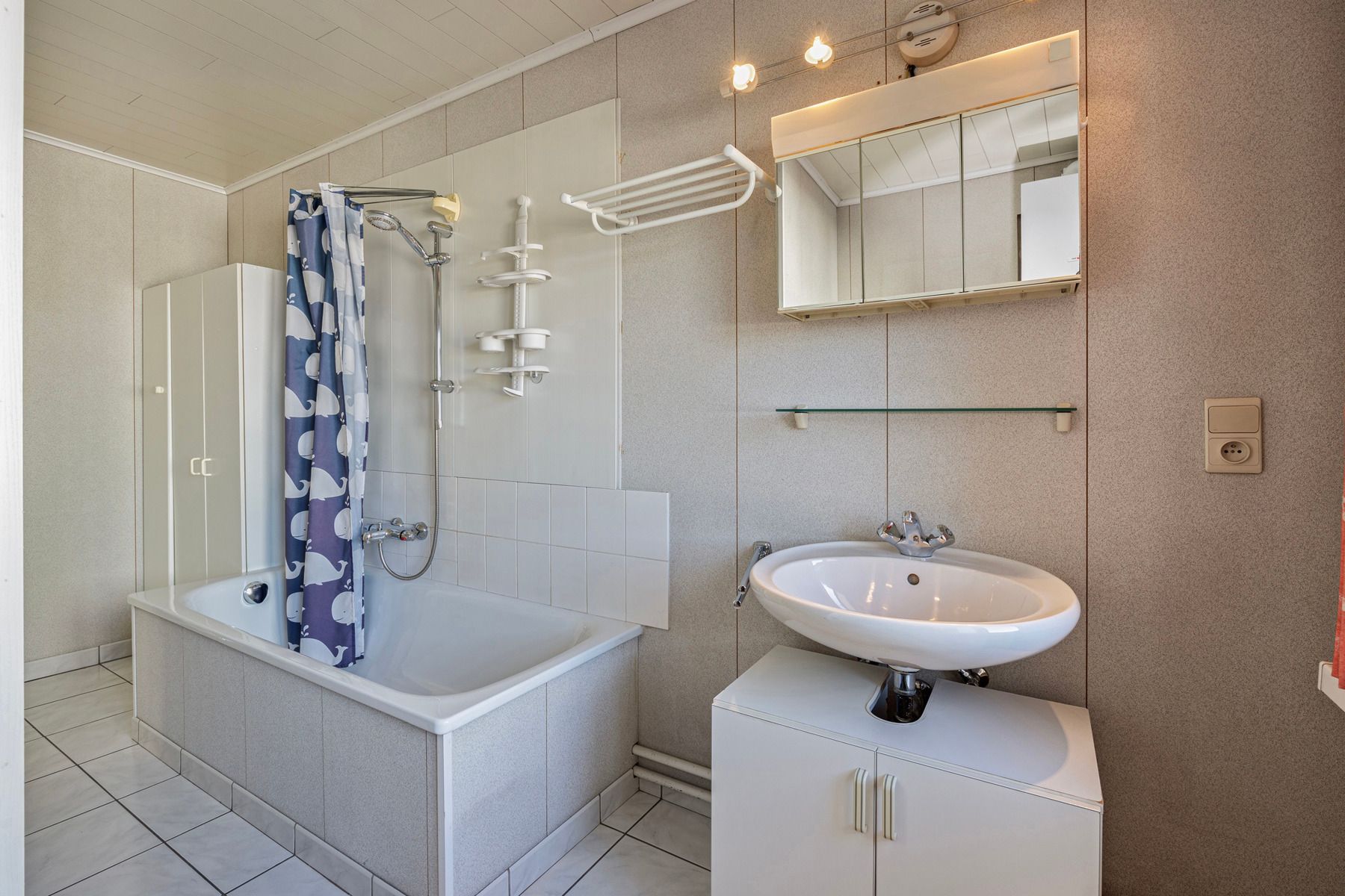Handelshuis, ingedeeld als commerciële ruimte + appartement foto 18