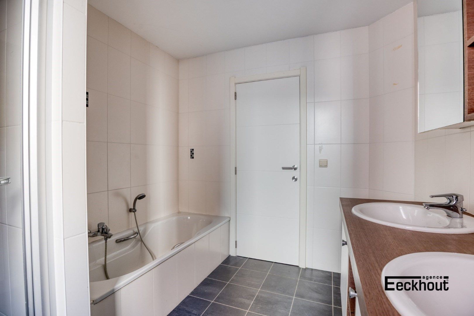 Ruim (100 m²) & instapklaar appartement in het centrum van Oostende! foto 11