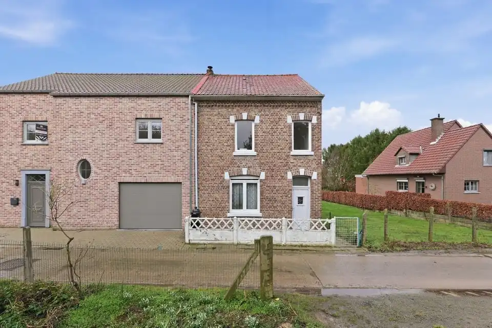 Hoofdfoto van de publicatie: VOLLEDIG TE RENOVEREN WONING IN HEERS