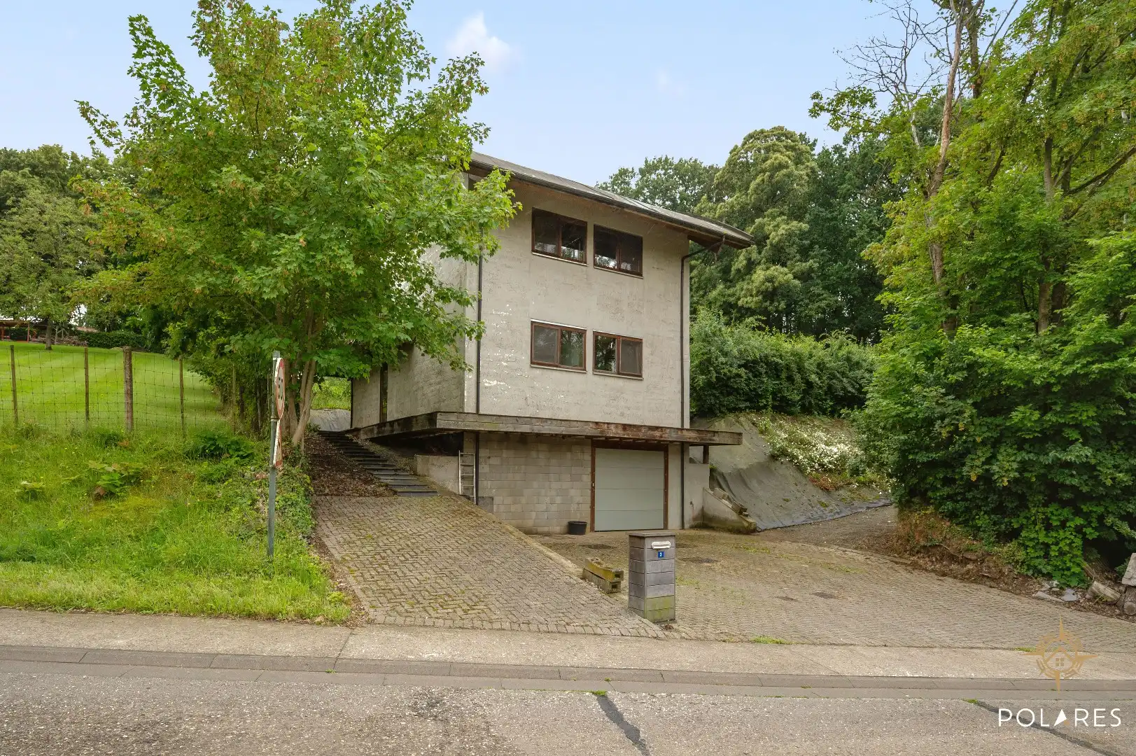 Unieke gezinswoning - duurzaam wonen in het groen foto {{pictureIndex}}