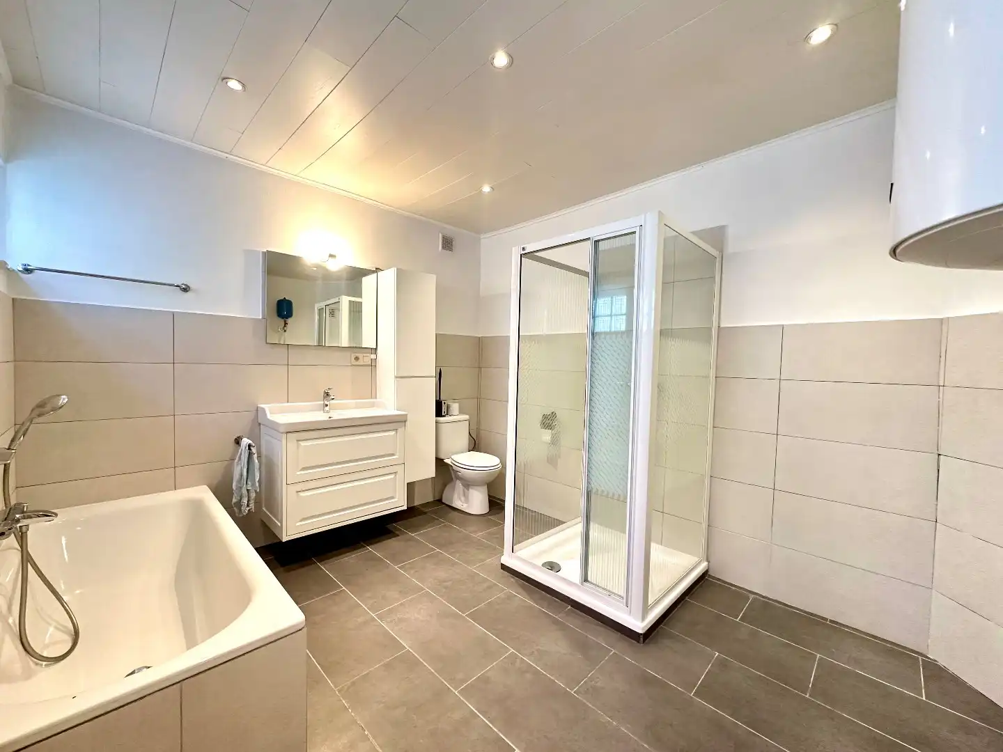 Woning met 2 ruime slaapkamers in het centrum van Bilzen. foto 10