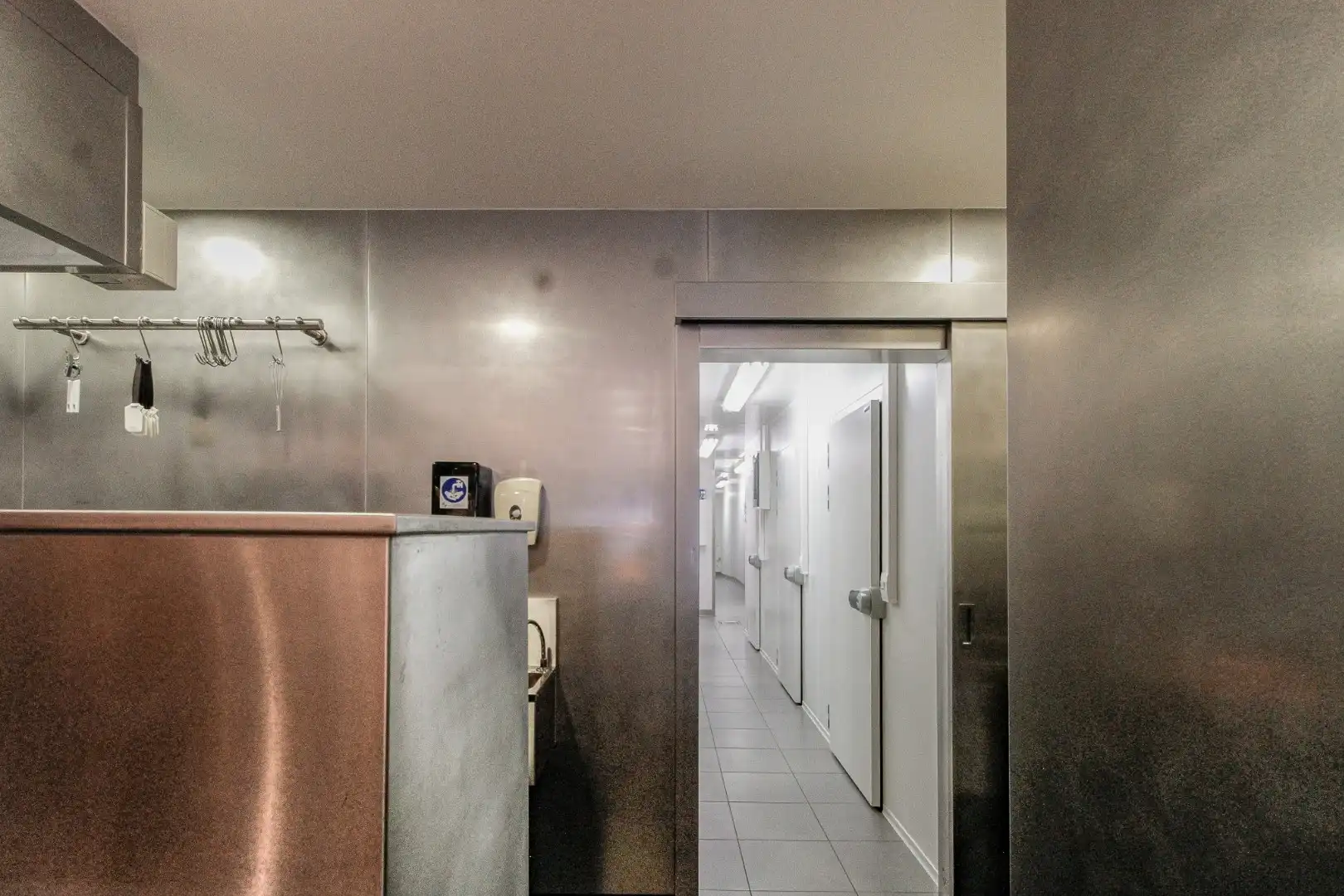 Volledig uitgeruste slagerij te koop S Dupuisstraat 14 Knokke foto 24
