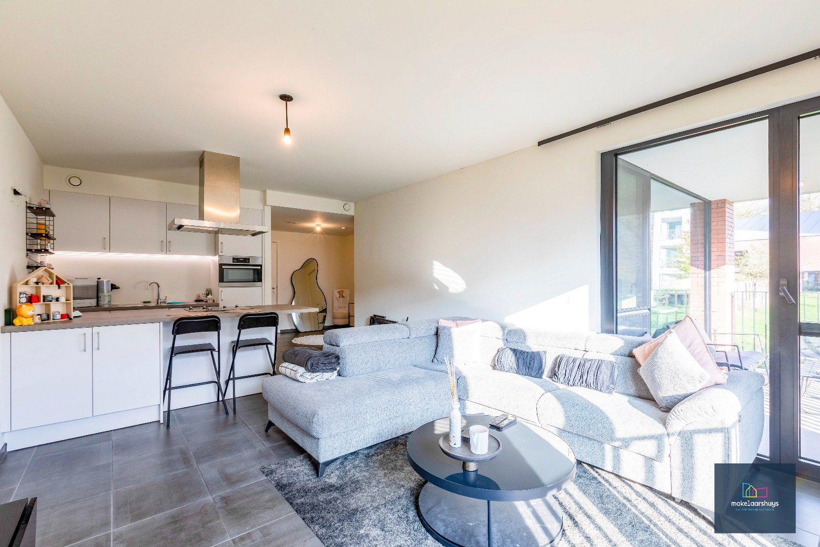 Schitterend 1-slpk.appartement met berging en ondergrondse staanplaats.  foto 3