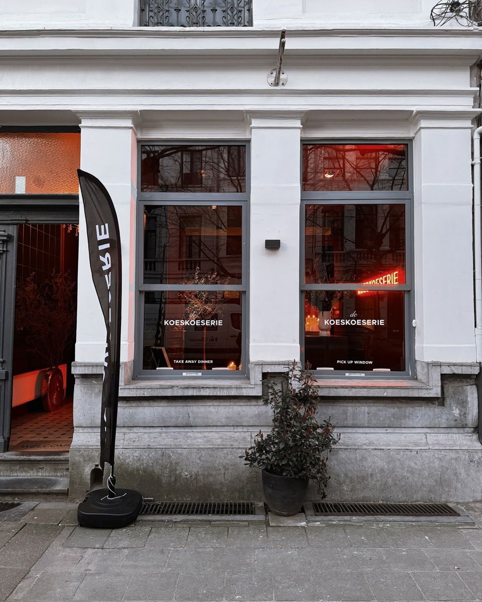 Handelspand met tuin in hip Antwerpen Zuid foto {{pictureIndex}}