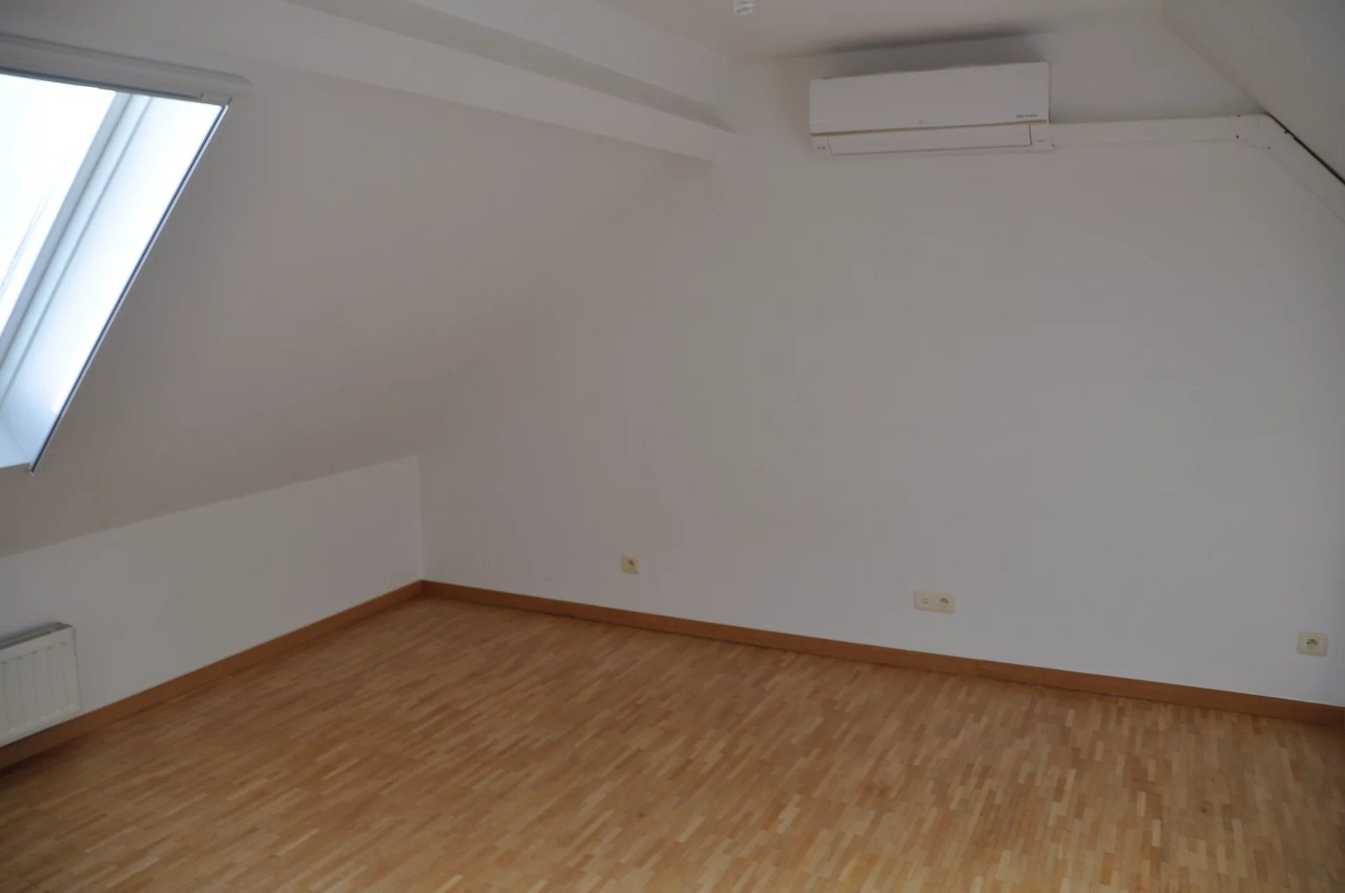 INSTAPKLAAR EN GEZELLIG DUPLEX-APPARTEMENT MET 2 SLPK'S NABIJ CENTRUM HASSELT foto 17