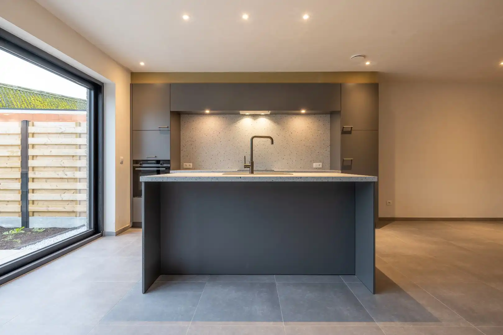 Recente woning met 3 slk, garage, terras tuin en zonnepanelen  foto 3