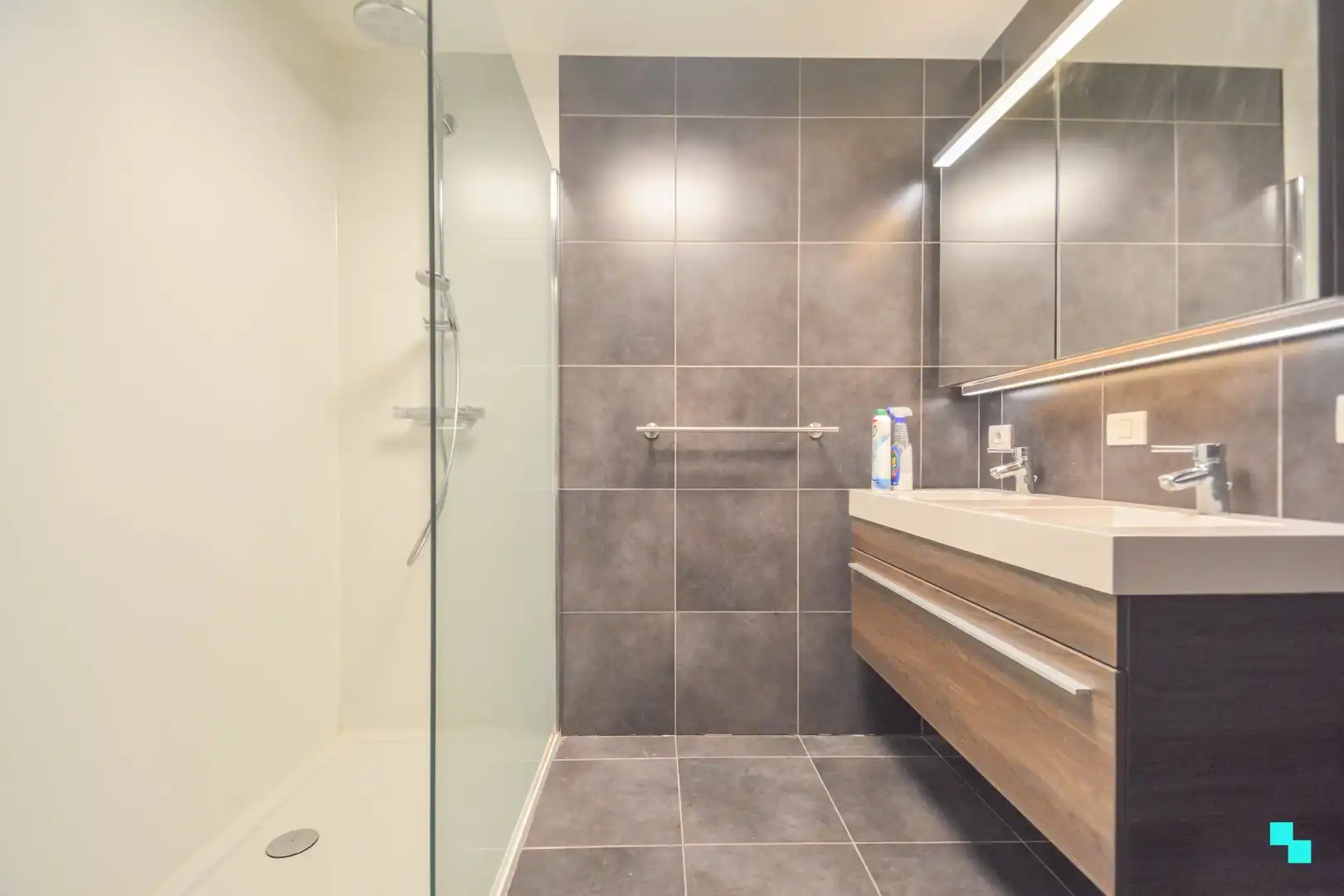 Ruim, instapklaar appartement nabij centrum Emelgem foto 17