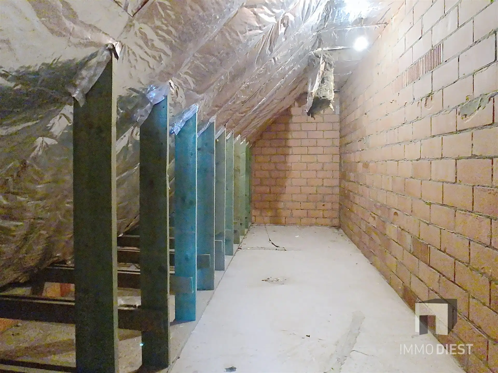 Instapklare woning op ca.53 are met bijgebouw met dubbele garage. EPC 104 kWh/m²/jaar (bijna A-label) foto 29