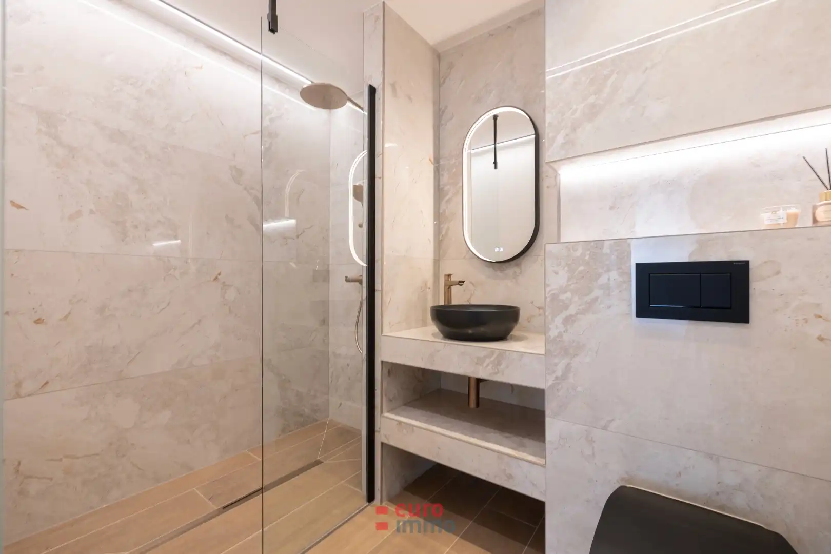 Subliem gerenoveerd appartement met hoogwaardige afwerking en ruim terras foto 13