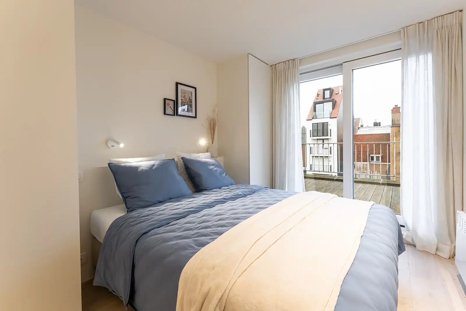 Prachtige penthouse met grote zonneterrassen (50 m²), met zijdelings zeezicht. foto 8