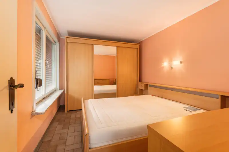 Roeselare : Robuuste halfopen bebouwing op 353 m² met verrassend veel ruimte en zuidgerichte tuin foto 12