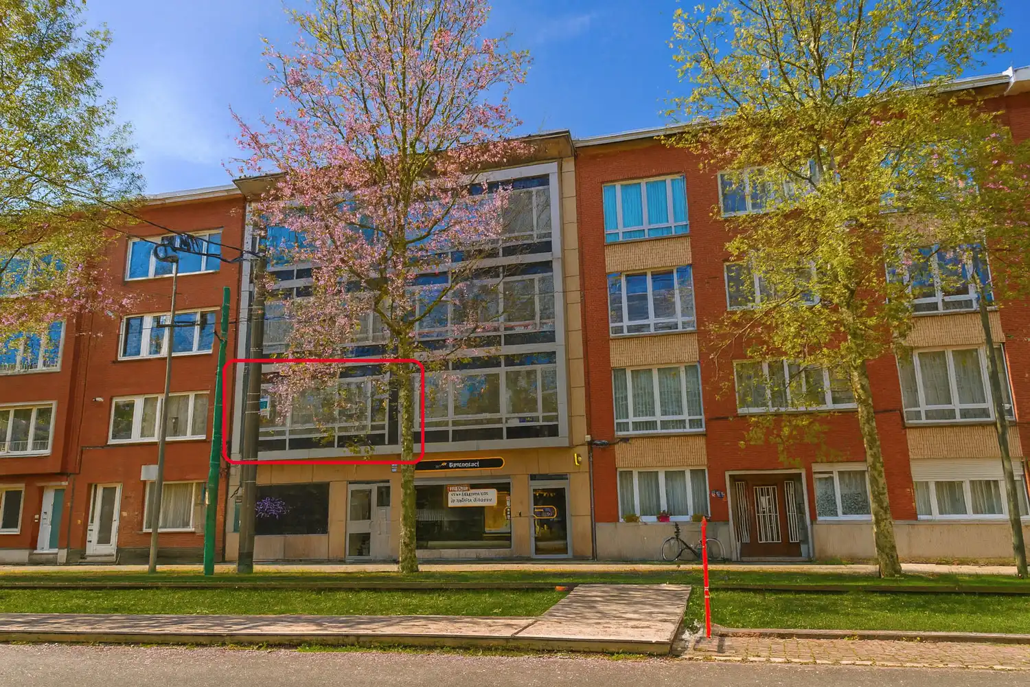 VERKOCHT! GERENOVEERD APP. MET 2 SLK EN ZUID-TERRAS! foto {{pictureIndex}}