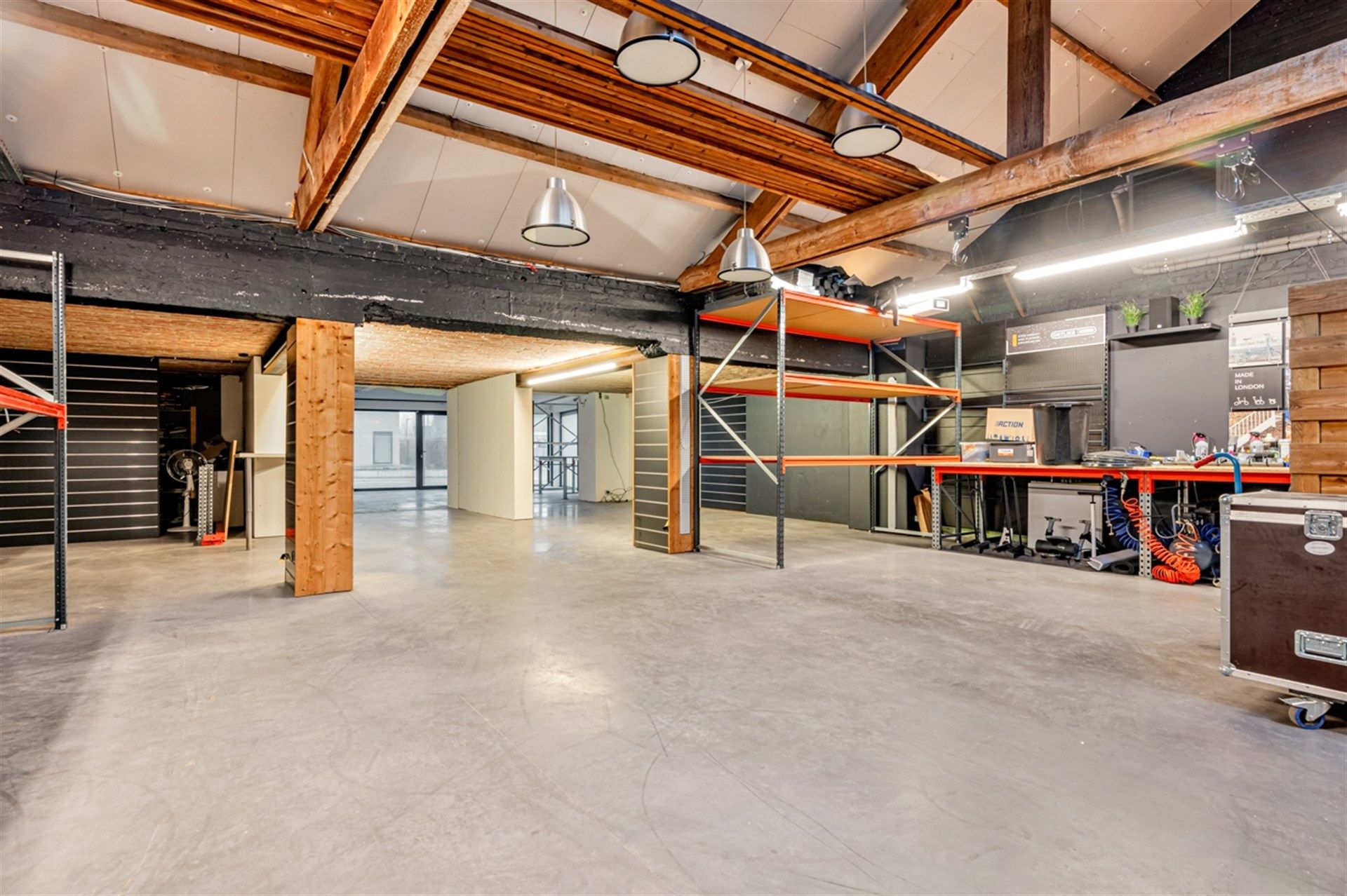 Veelzijdig gebouw bestaande uit woonst met 4 slpks, tuinloft met 1 slpk en handelspand/kantoorruimte foto 23