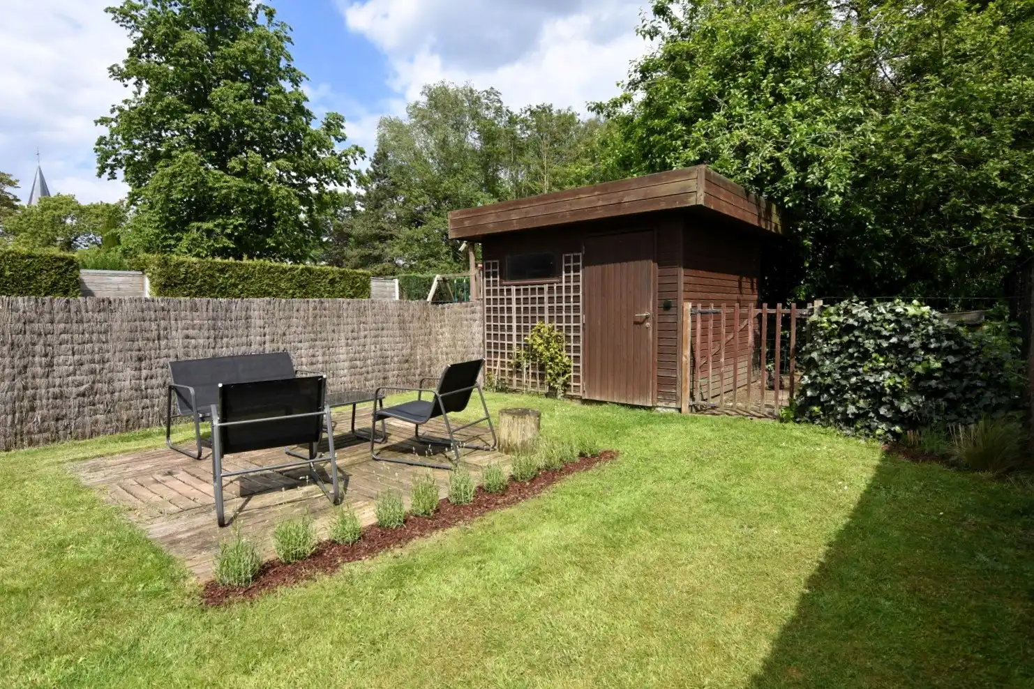 Gezellige rijwoning met diepe tuin in Moorslede foto 10