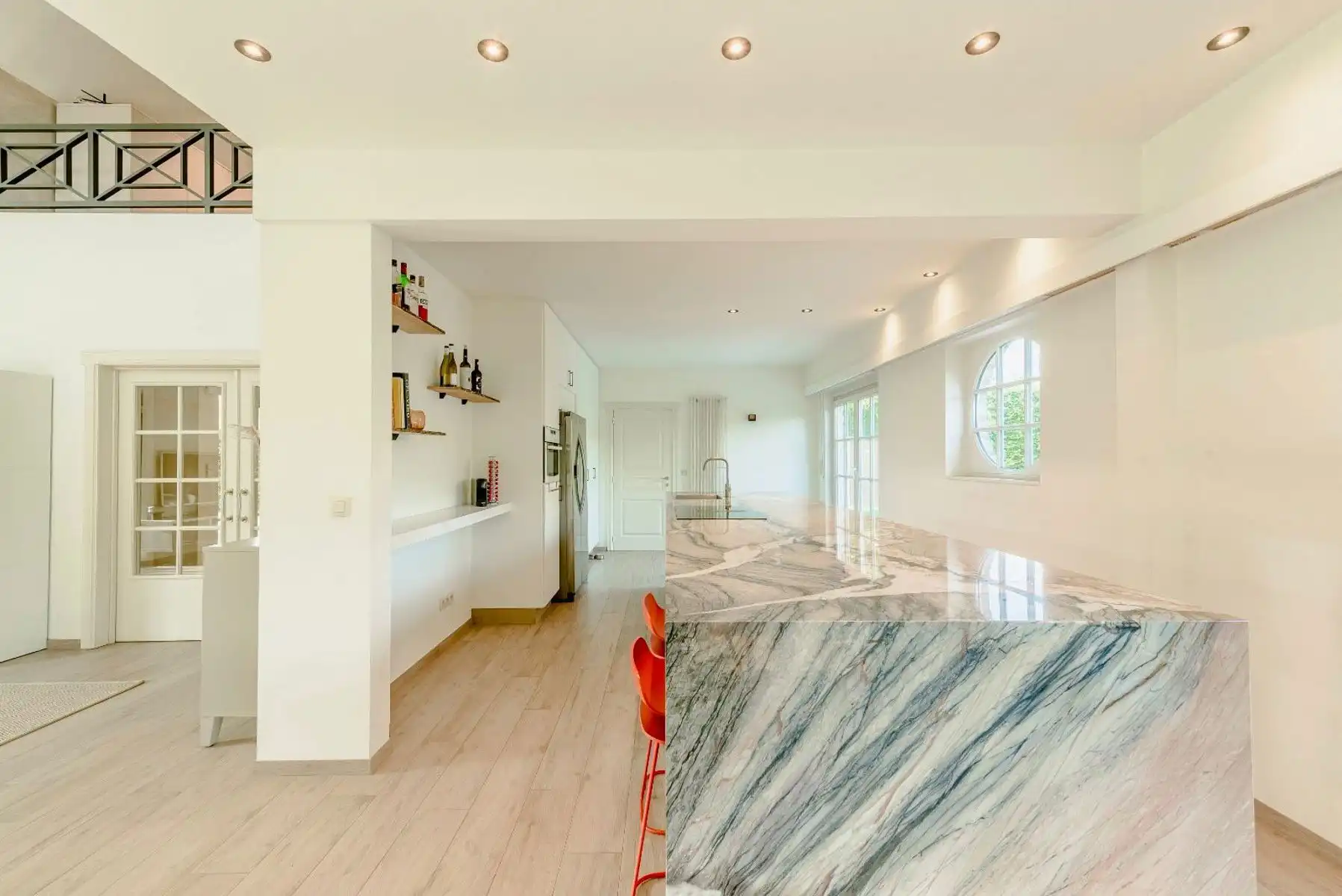 Praktisch gelegen, perfect onderhouden villa met zwembad foto 9