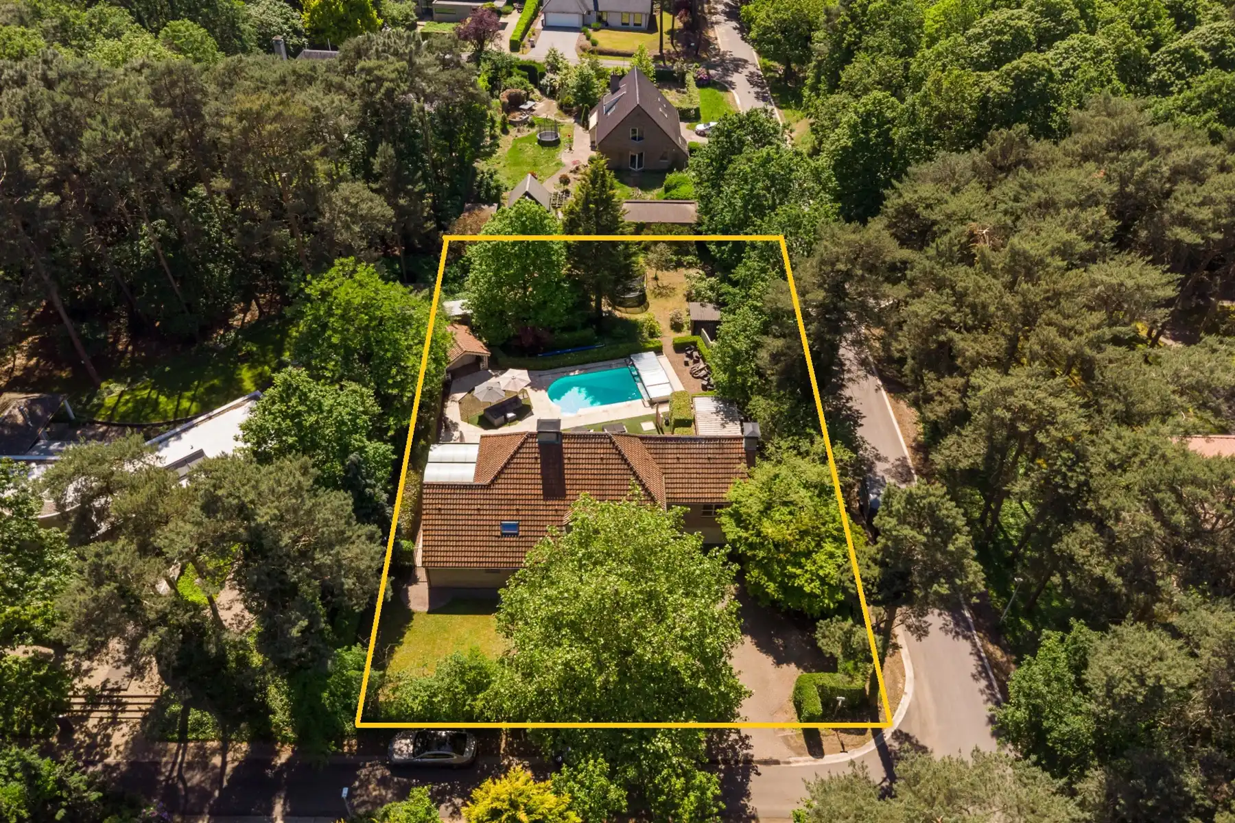 Gerenoveerde villa met 6 slpk, praktijk, zwembad op 1.867m² foto 2