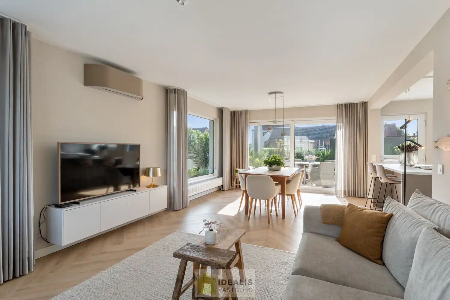 IDEALIS VASTGOED – Een prachtige instapklare woning in het fijne Hamont op een steenworp van de NL-grens! foto 7