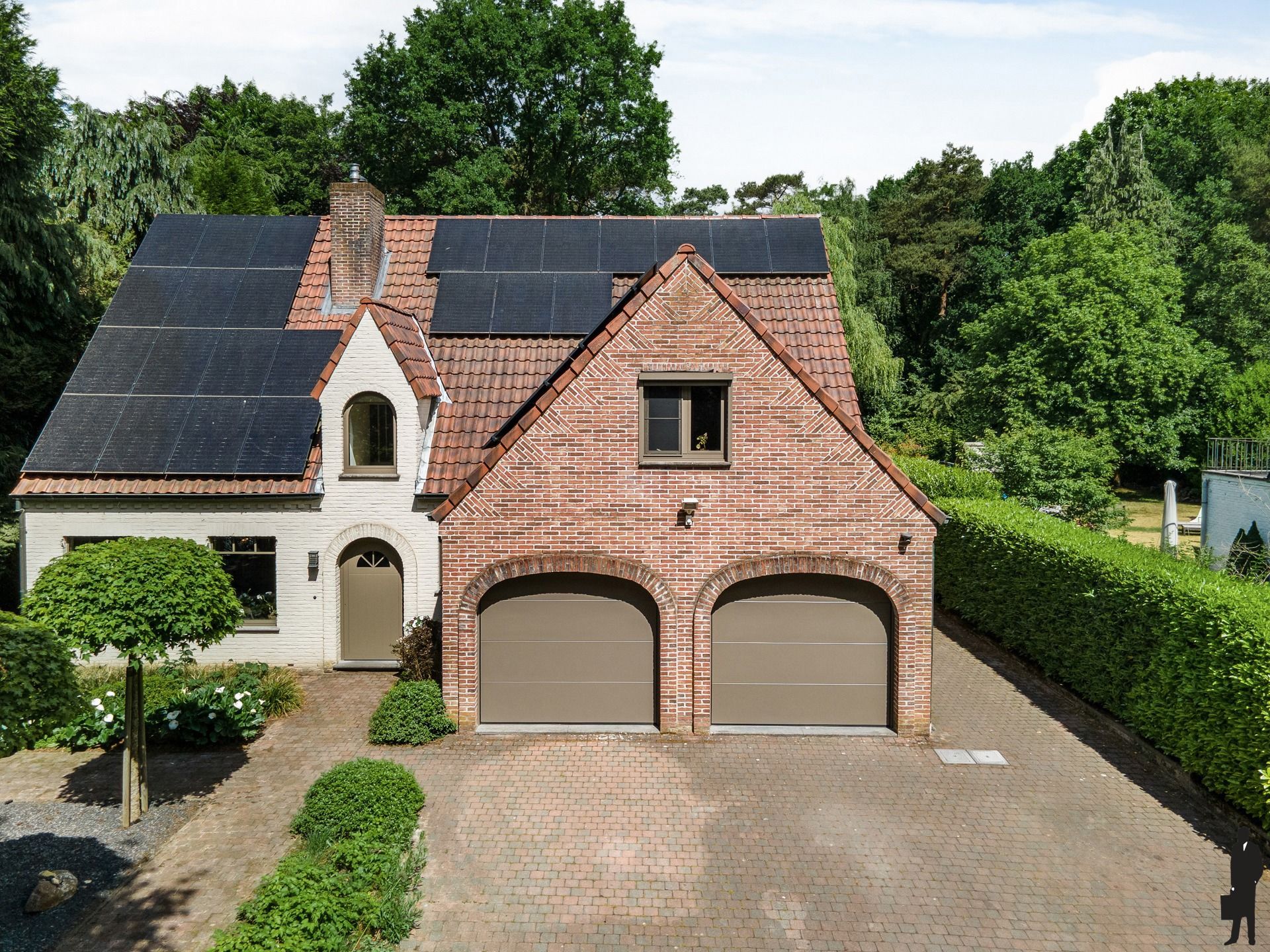 Stijlvol gerenoveerde villa met schitterende tuin en verwarmd zwembad foto 32