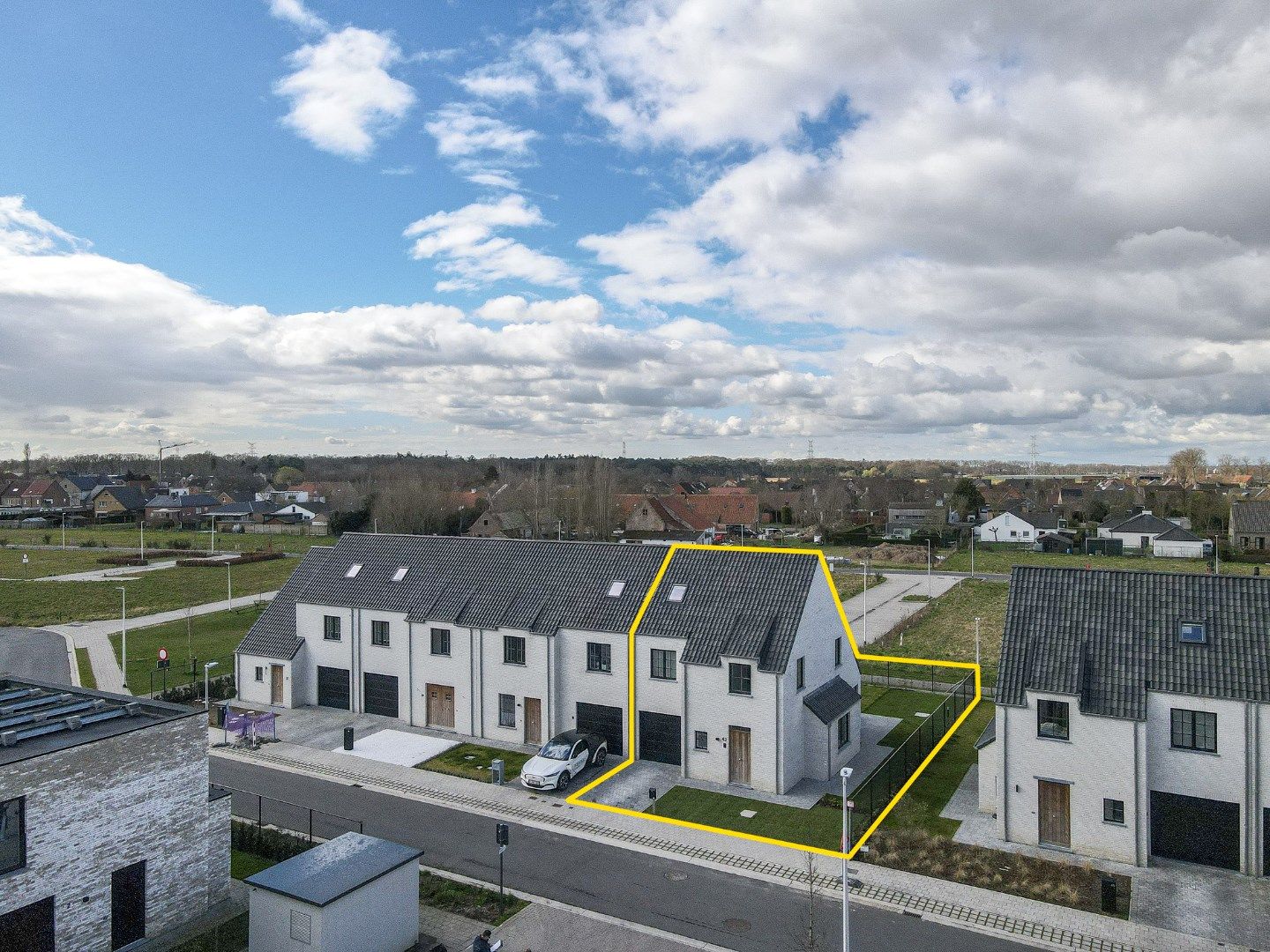 Instapklare halfopen nieuwbouwwoning te Varsenare! foto 2