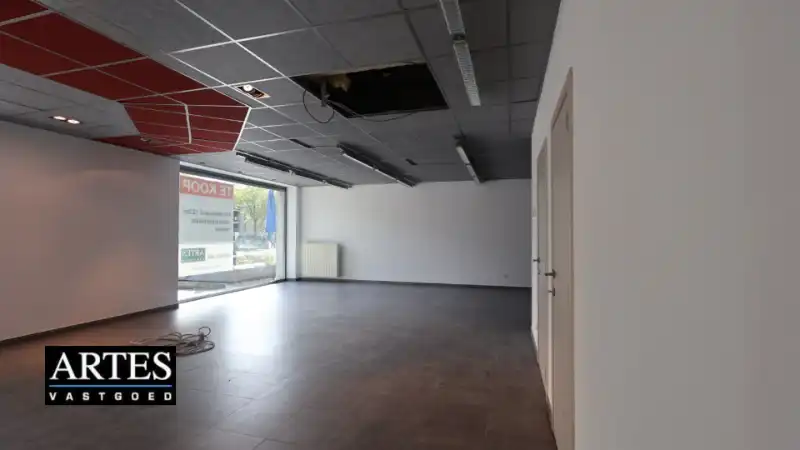 Handelspand van 122 m² in Genk-centrum, tegenover Shopping 1 foto 3