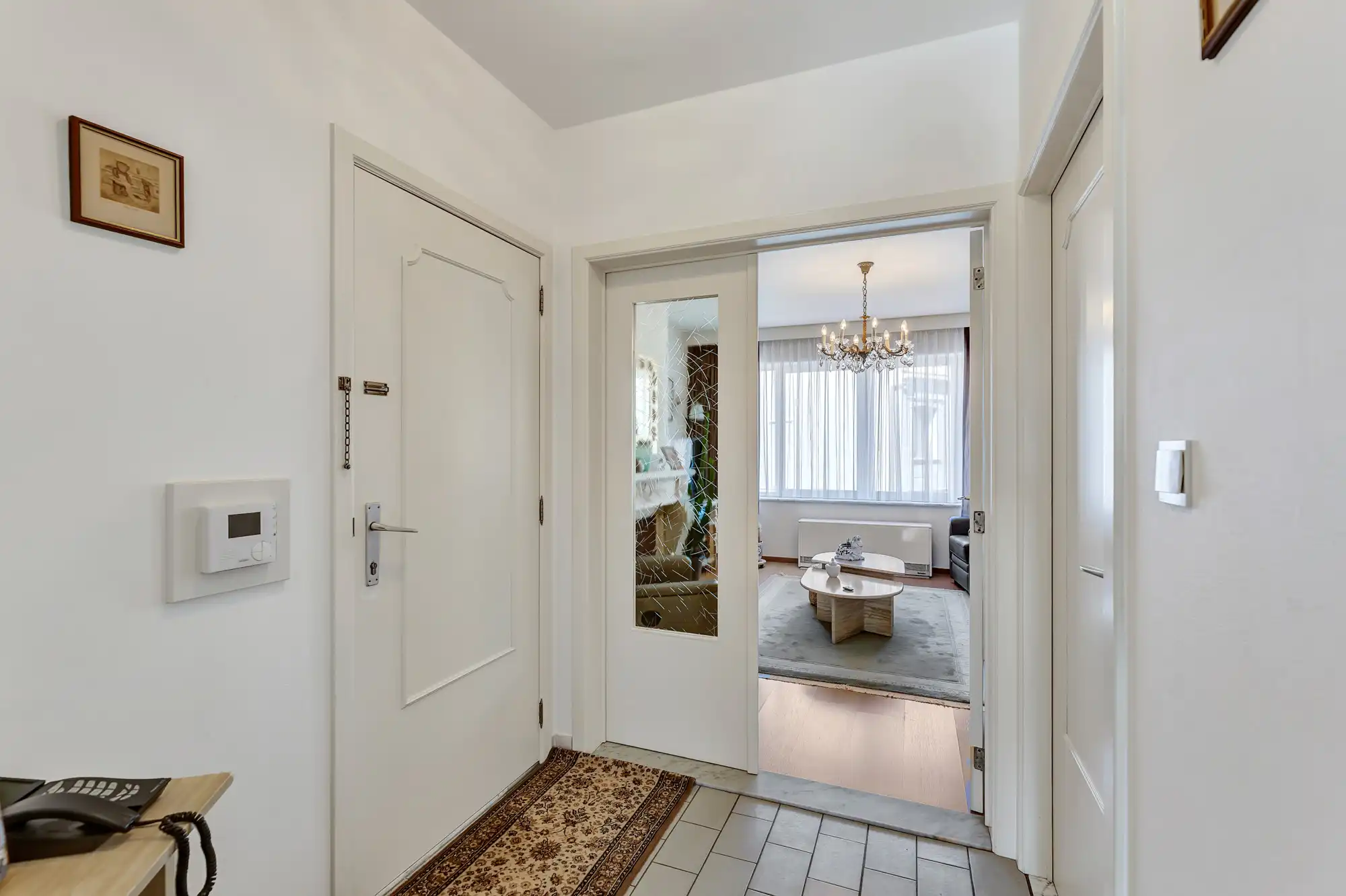 Instapklaar 2-slaapkamerappartement met terras en garage foto 2