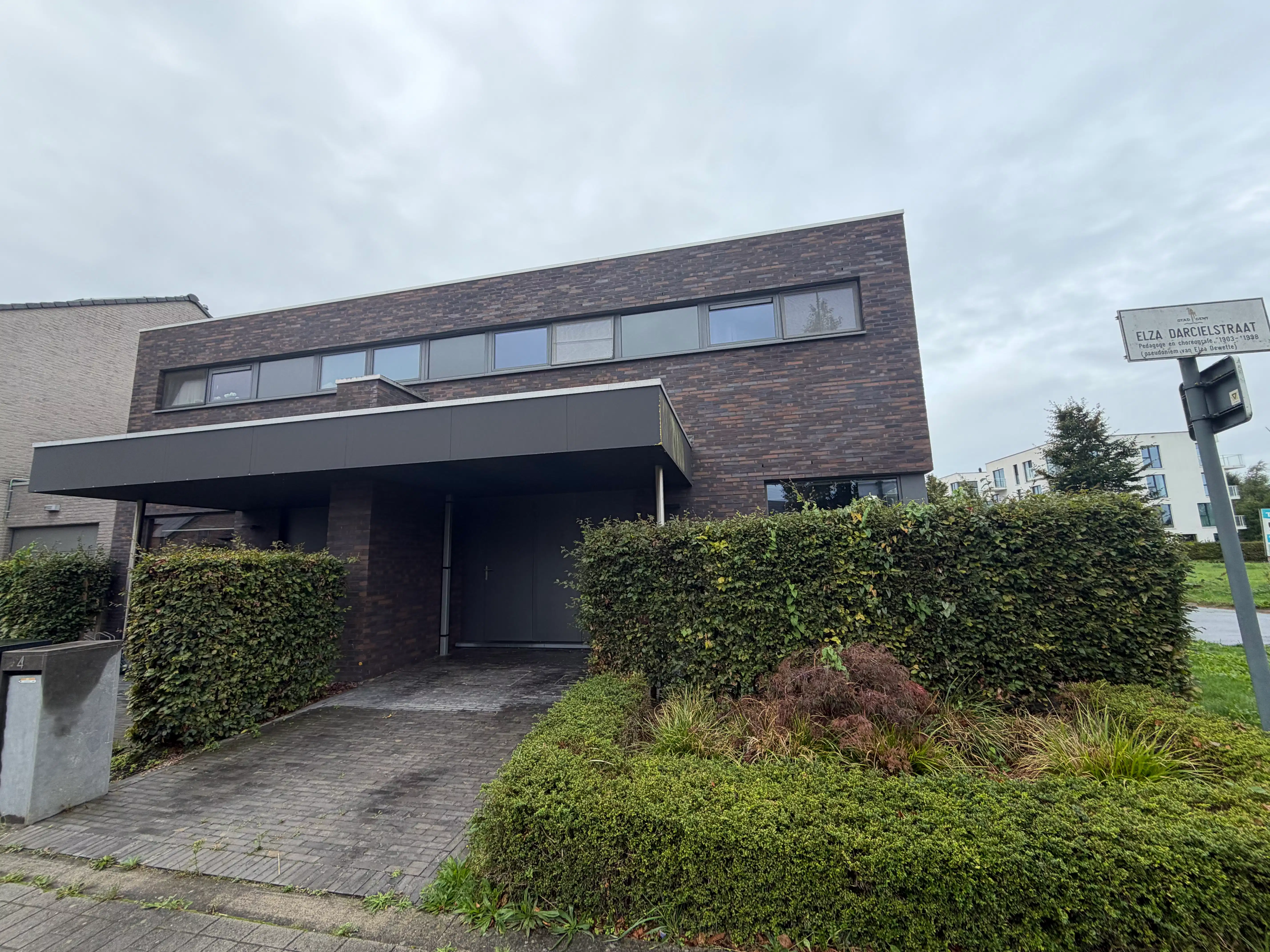 Nieuwbouwwoning (HOB) met drie slaapkamers - terras en tuin foto {{pictureIndex}}