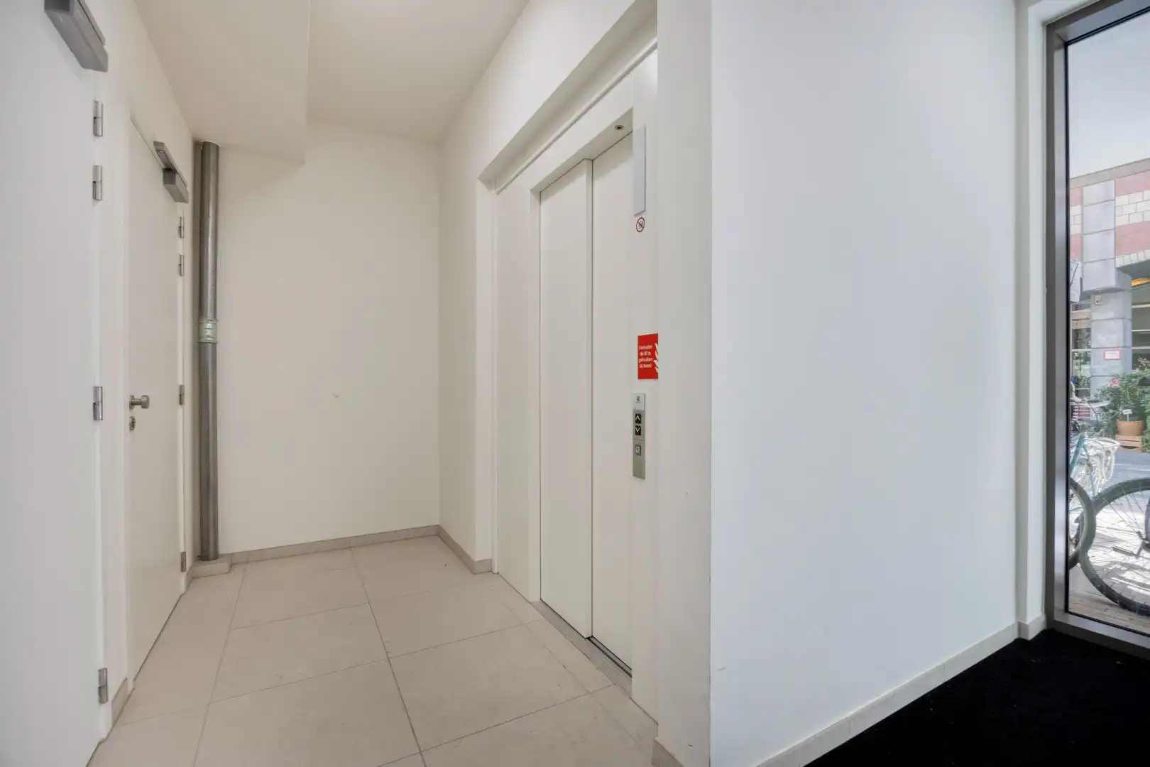 Bemeubelde studio met terras en kelderberging in het centrum van Leuven! - EPC 50 kWh/m² - bewoonbare opp. 37,5 m² foto 4