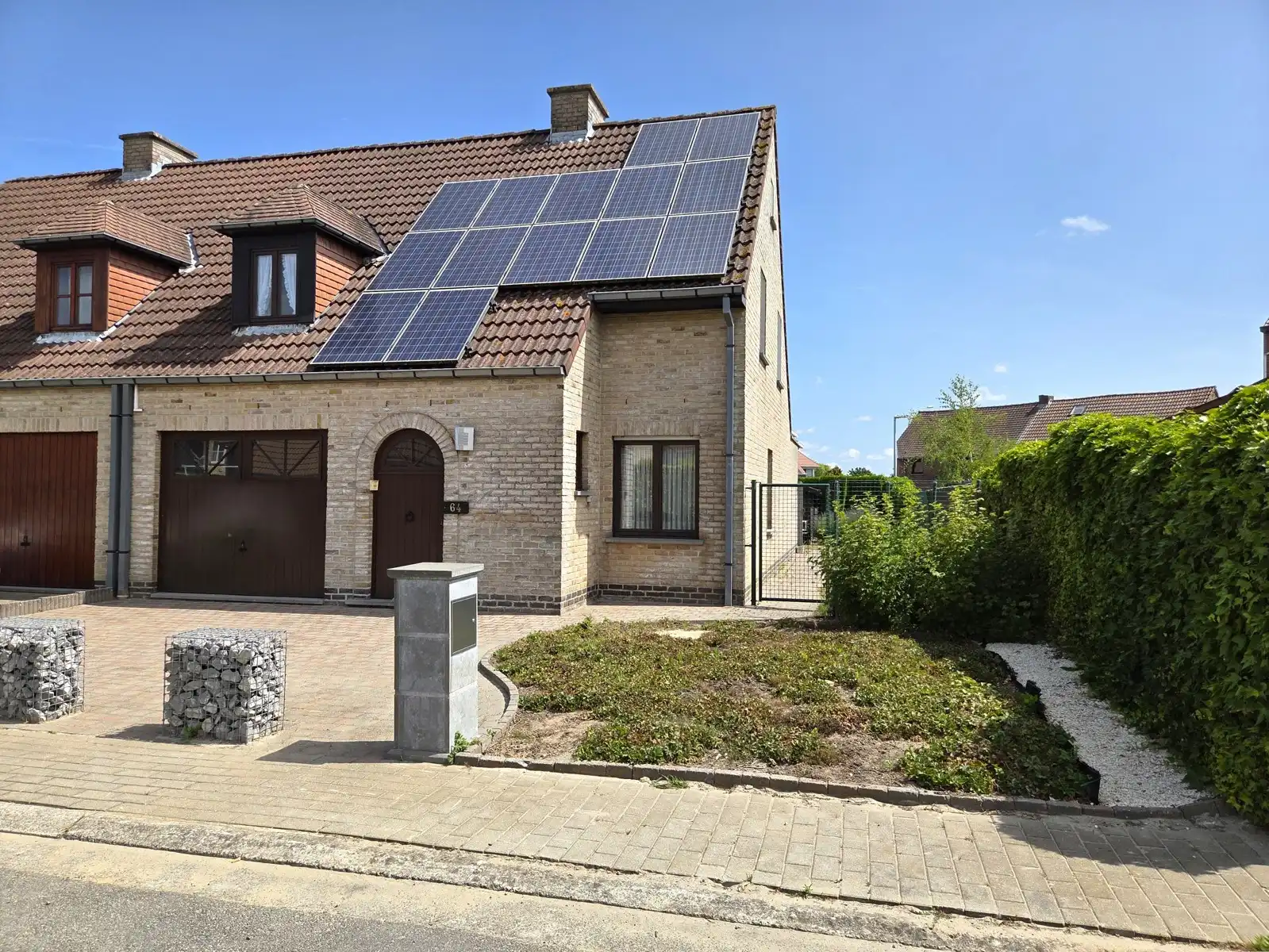 Gezinswoning met tuin, 3 slaapkamers en EPC-label B! foto {{pictureIndex}}