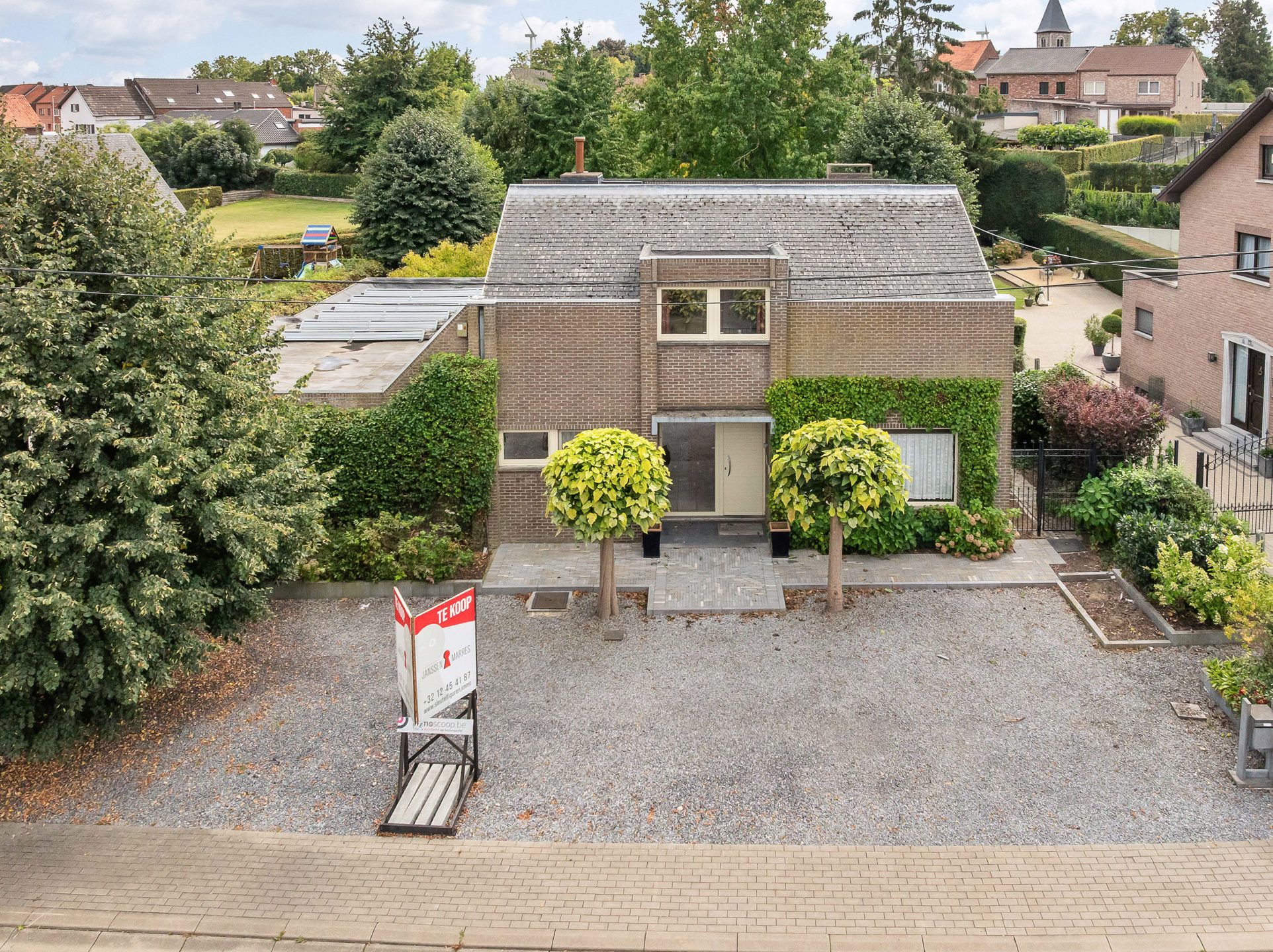 Vrijstaande woning met praktijkruimte te Zichen foto {{pictureIndex}}