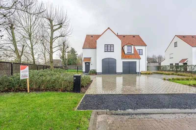 Luxueuze landelijke woning TE HUUR met ruime tuin, garage en 3 slaapkamers in het prachtige Wielsbeke. foto {{pictureIndex}}