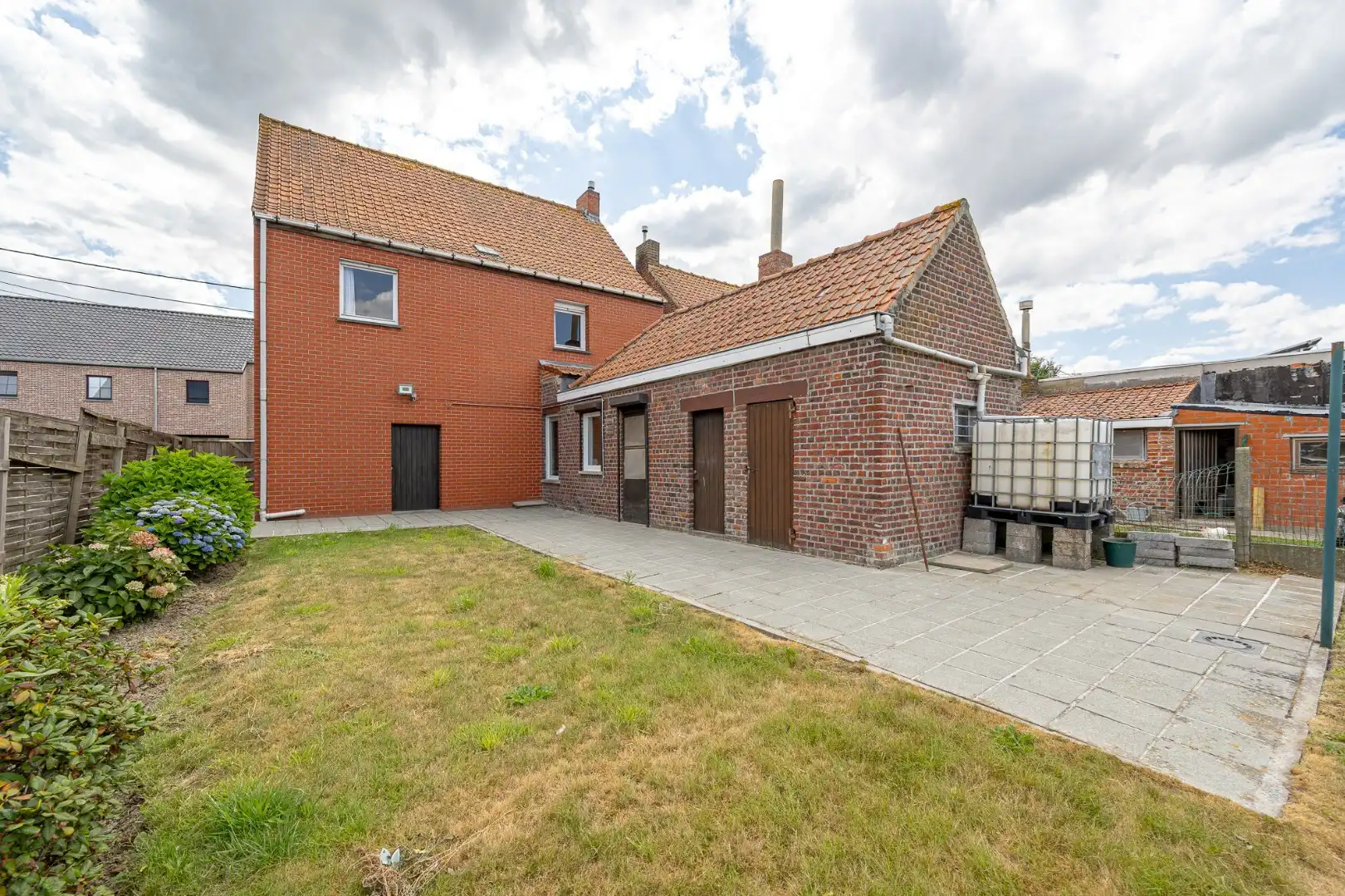 Open woning op een groot perceel in Moorslede-centrum foto 4