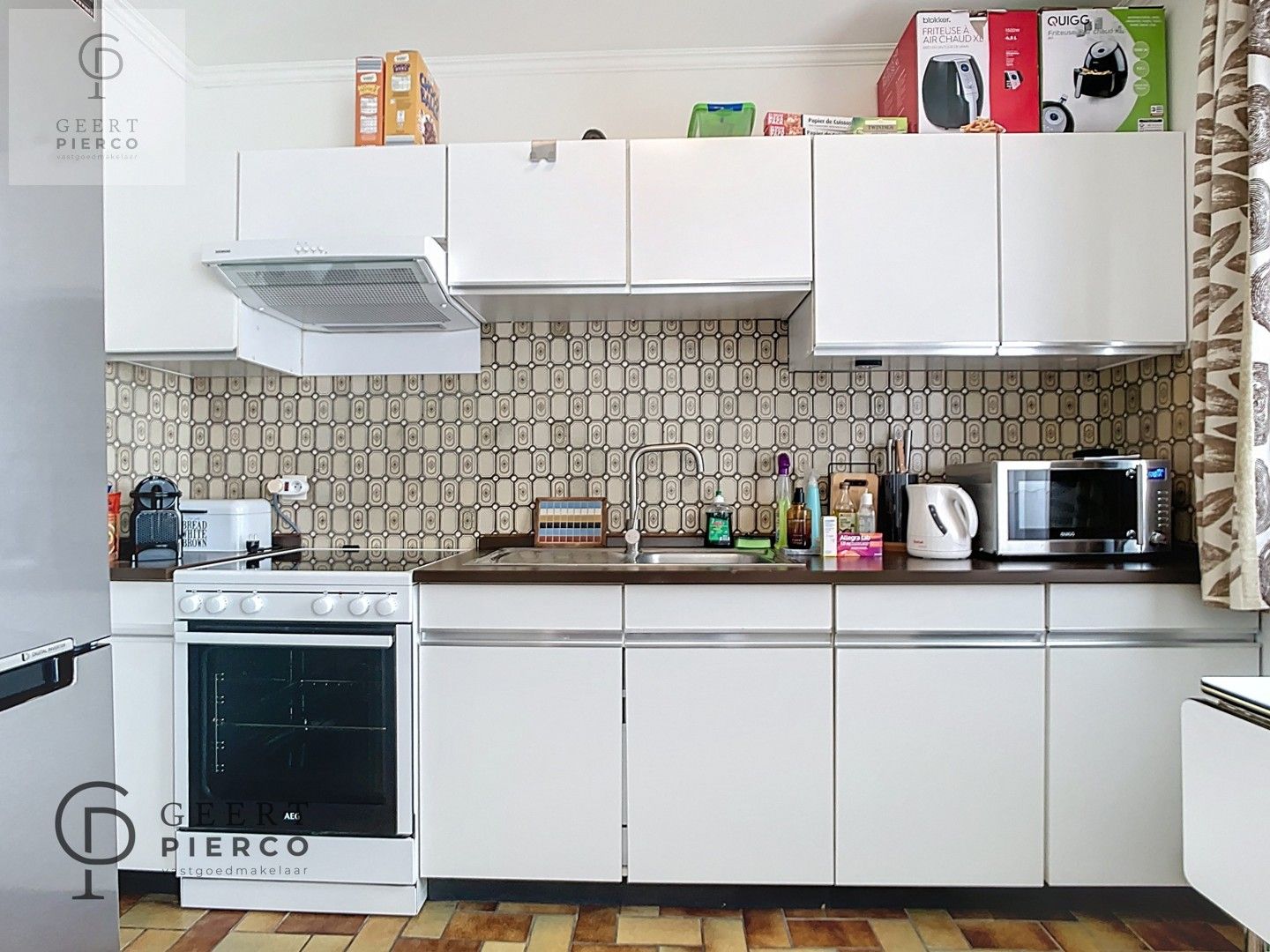 Gerenoveerd tweeslaapkamer appartement met autostaanplaats vlakbij stadscentrum. foto 8