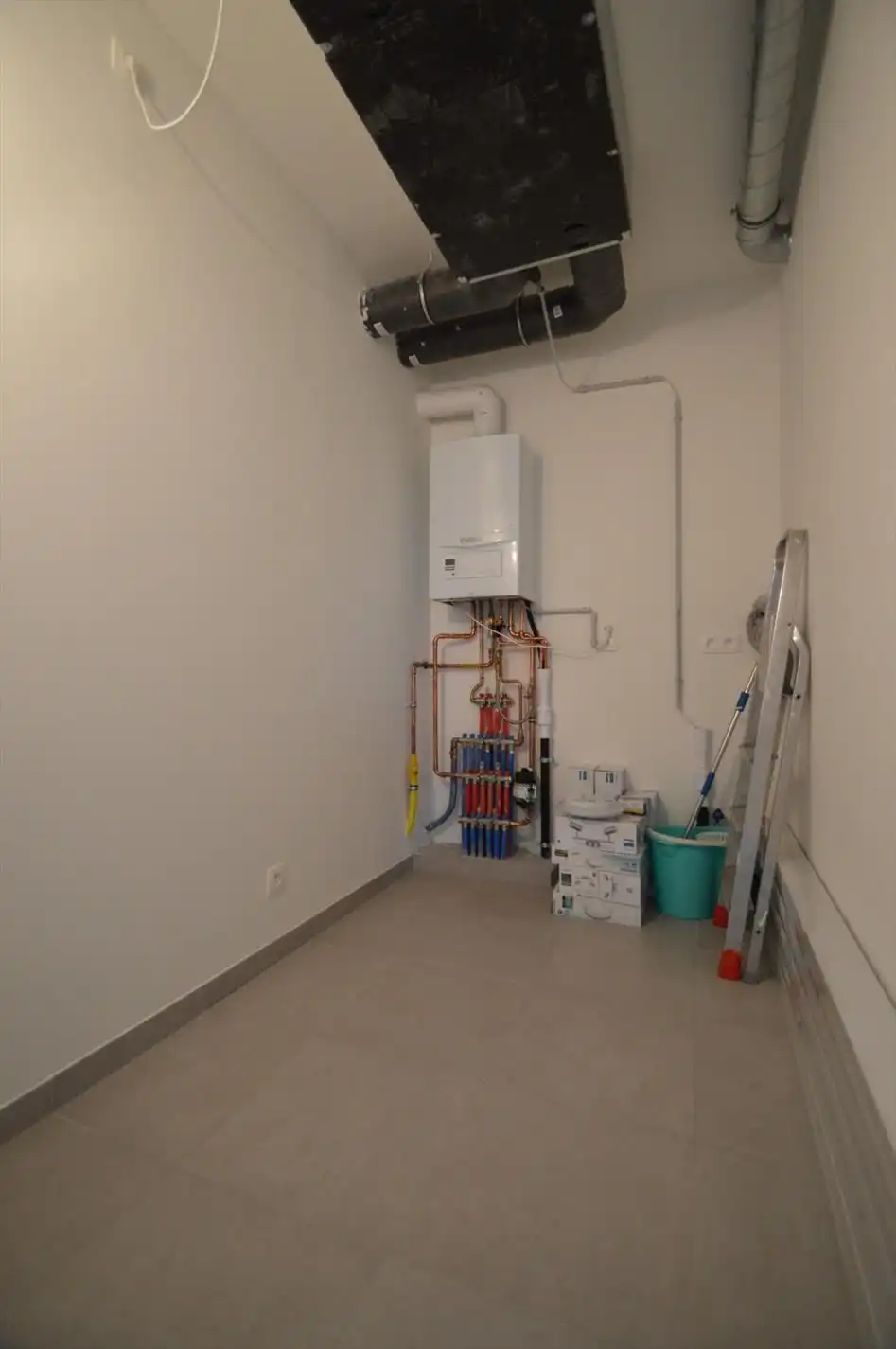 Hedendaags degelijk appartement met 2 slaapkamers in residentiële woonwijk Heuveldal. Garage inbegrepen in de huurprijs ! foto 12