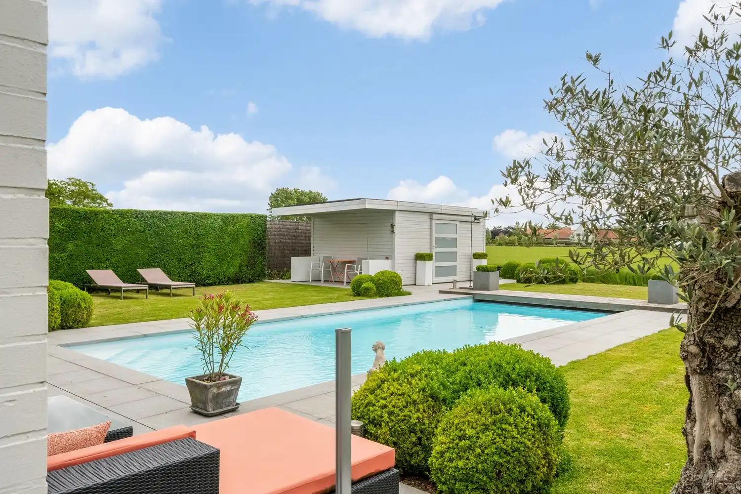 Exclusieve villa met zwembad en adembenemende polderzichten foto 20