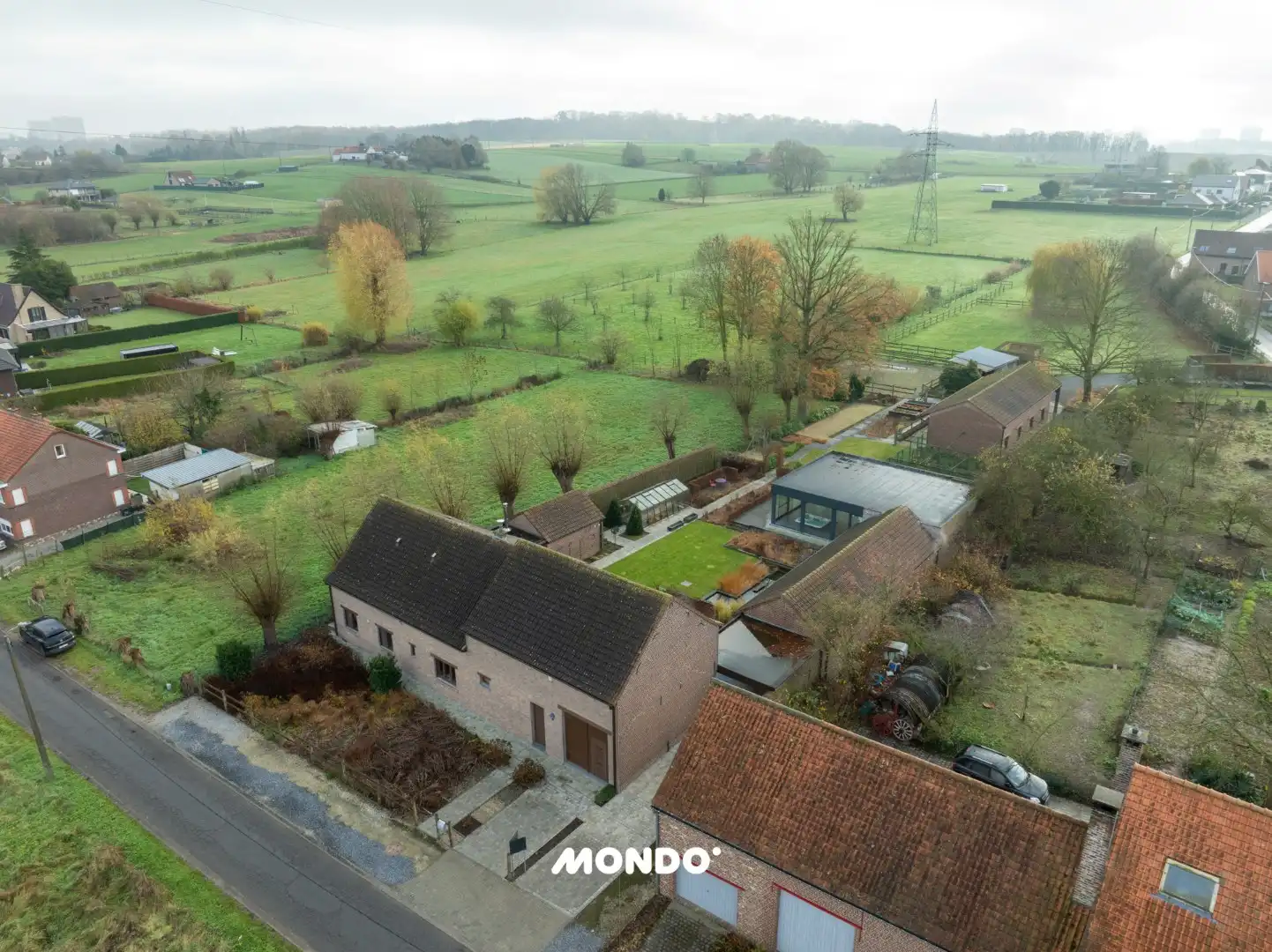 Hoofdfoto van de publicatie: Unieke hoeve  (1.56ha) met paardenfaciliteiten & overdekt zwembad.