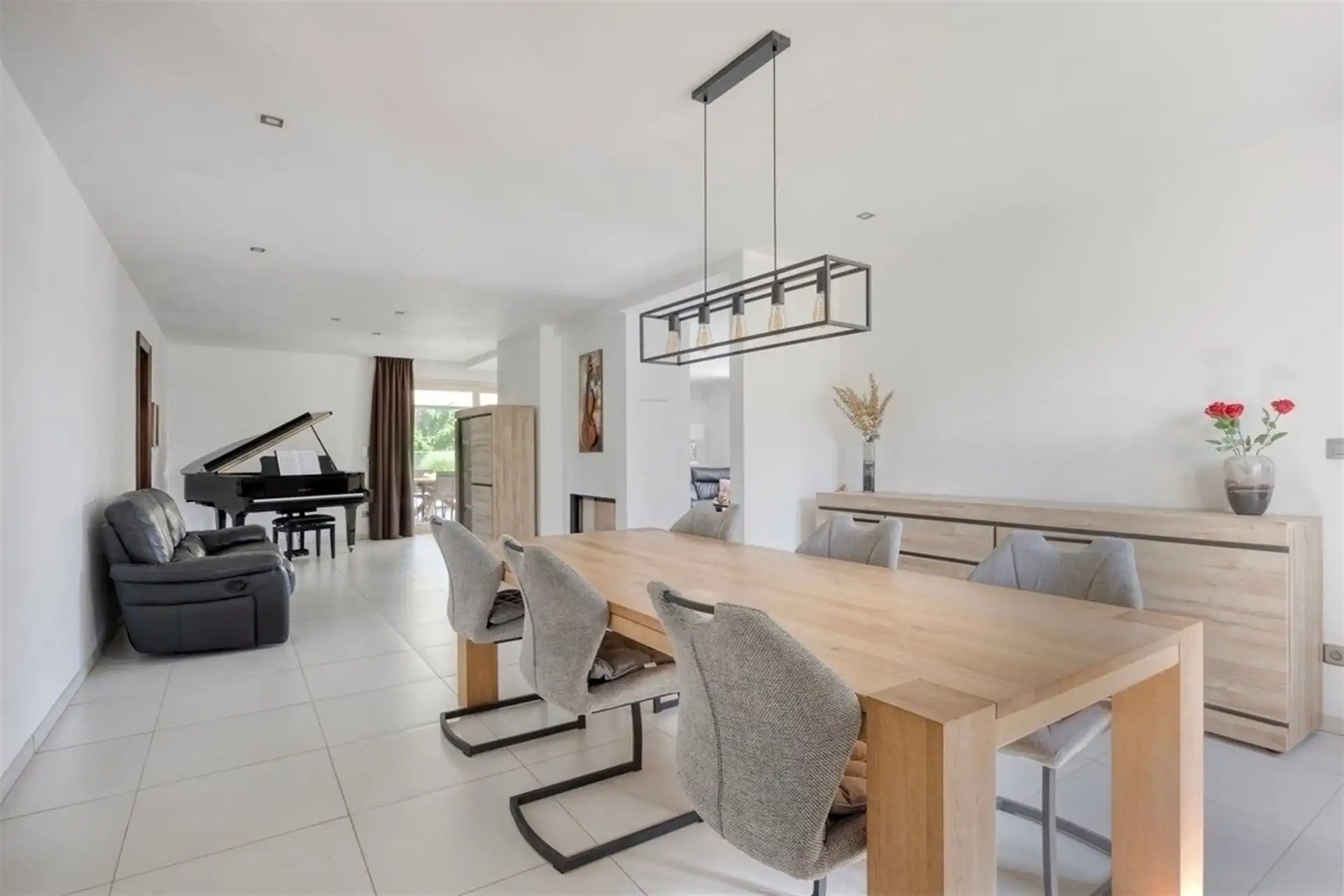Instapklare villa met zwembad. Landelijke ligging in Leut. foto 7