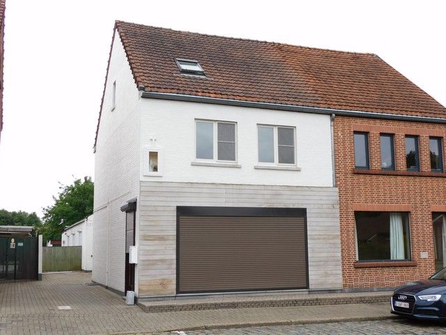 Ruime gezinswoning met 4 slaapkamers  foto {{pictureIndex}}