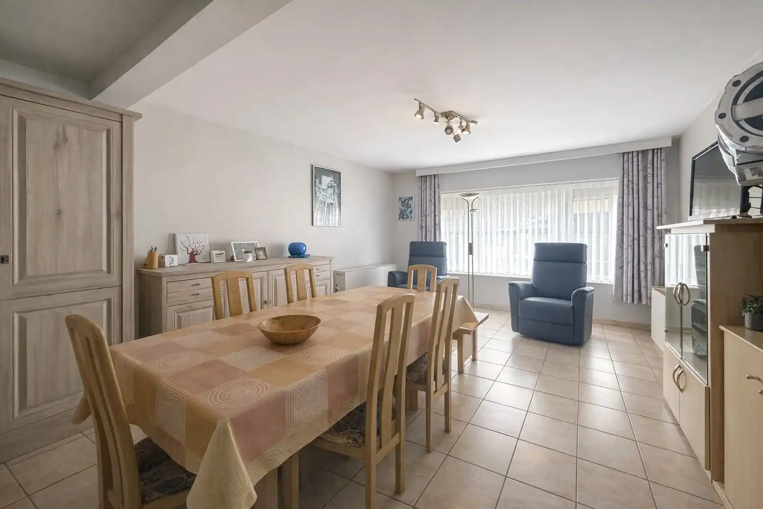 Ruim en lichtrijk 1-slaapkamerappartement met terras! foto {{pictureIndex}}