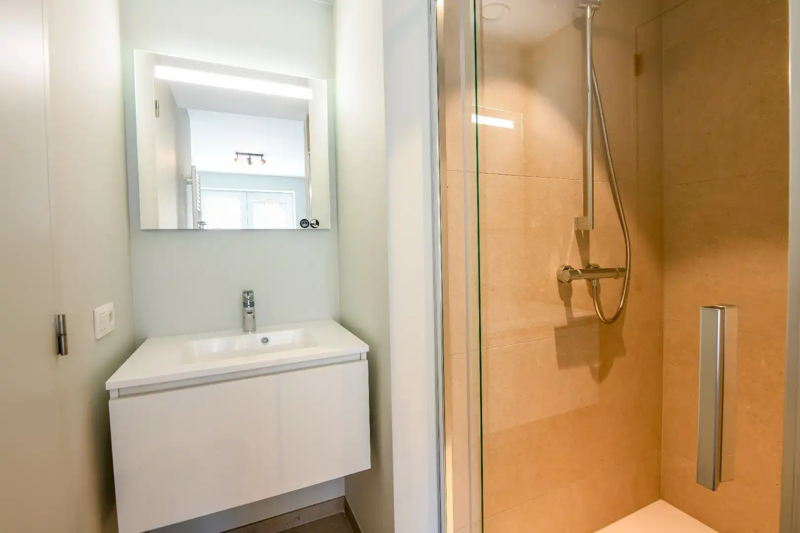 Nieuw appartement gelegen in het centrum van Knokke ( P. Parmentierlaan).  foto 14