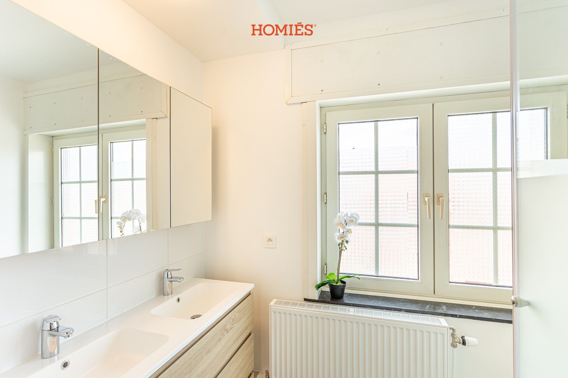 Charmant gerenoveerd rijhuis met 2 ruime slaapkamers en tuin foto 9