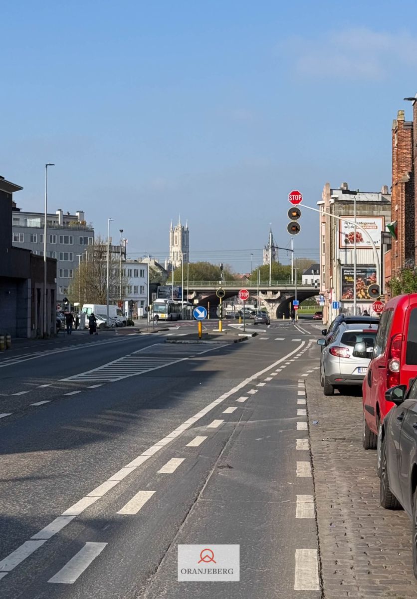 Lichtrijk en gerenoveerd 2 slpk appartement met terras foto 28